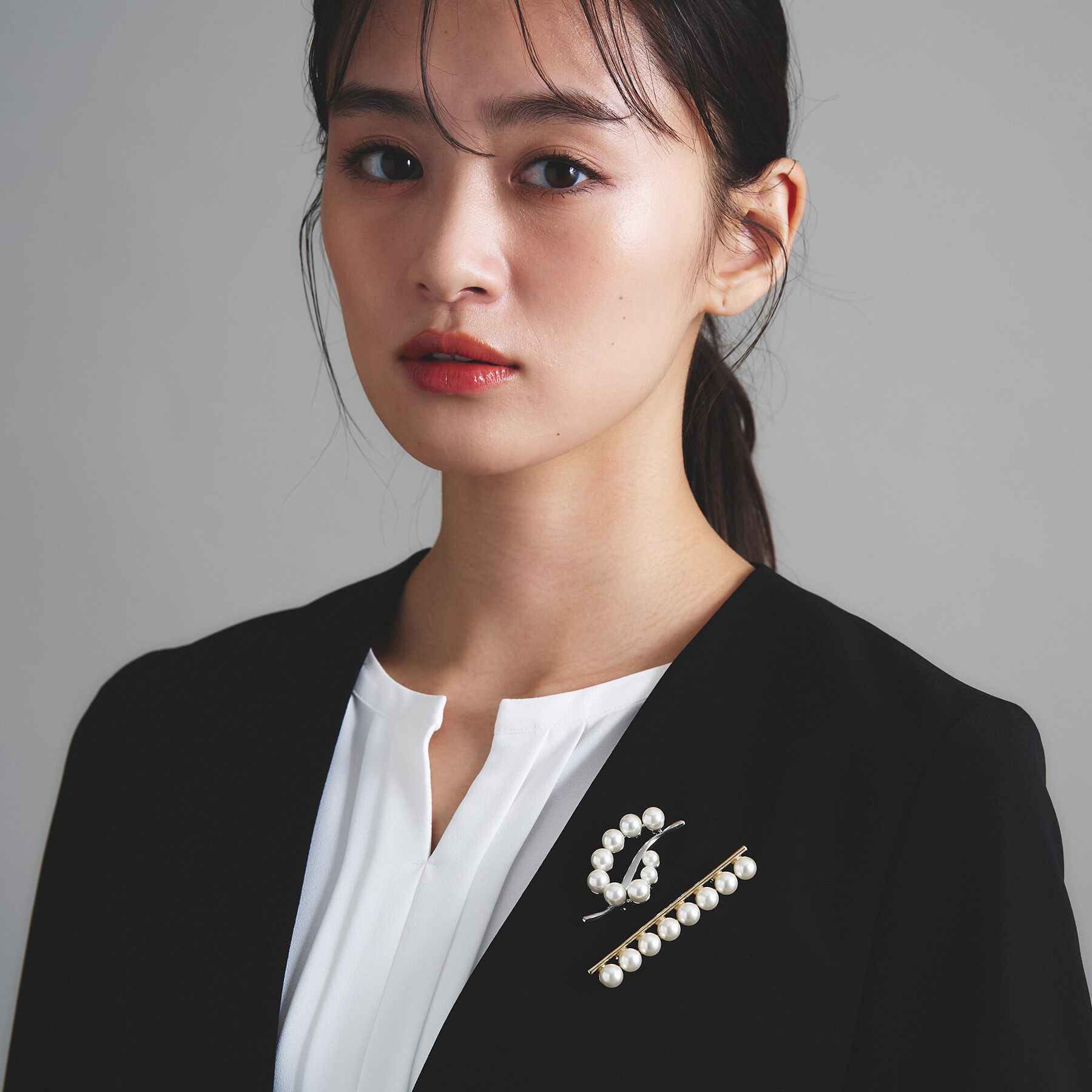 INDIVI「【セレモニー／上品】パール調モチーフブローチ」|ブローチ・コサージュ|