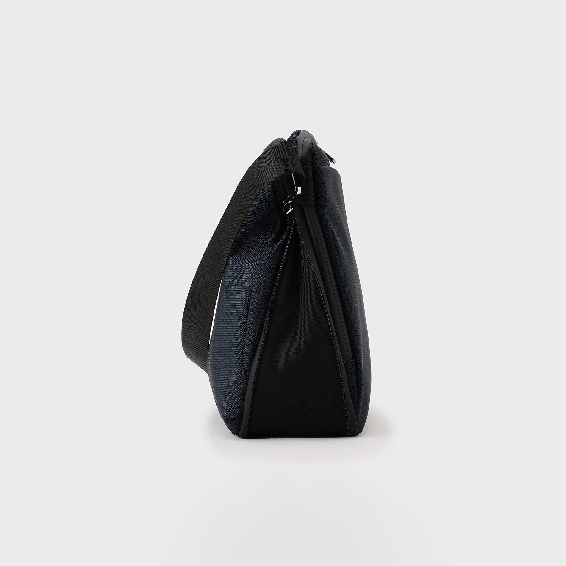 TAKEO KIKUCHI「【A4サイズ／横型】エクスパンドショルダー（L）」|ショルダー・メッセンジャー|