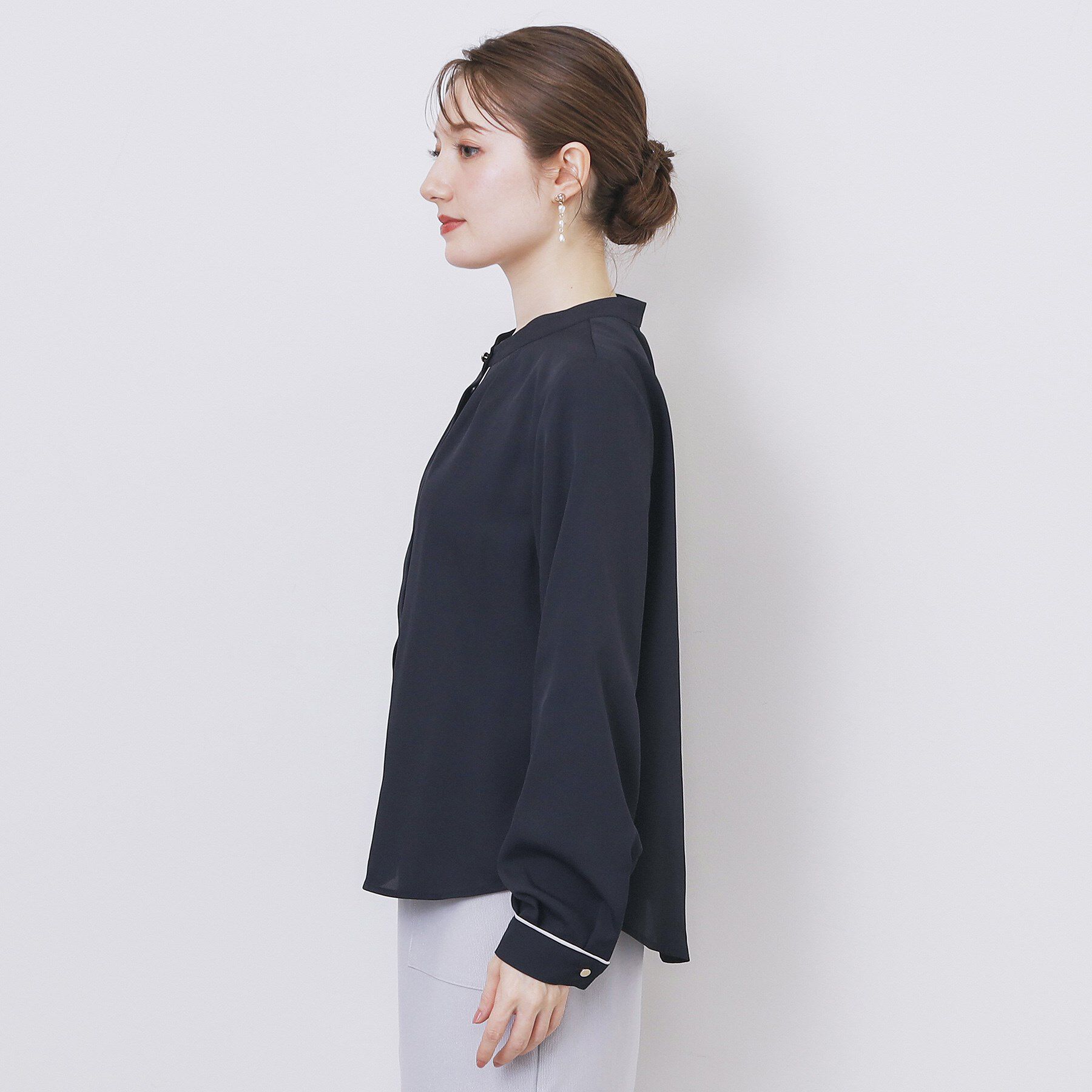 index「タックデザインバンドカラーブラウス【洗濯機OK】」|シャツ・ブラウス|
