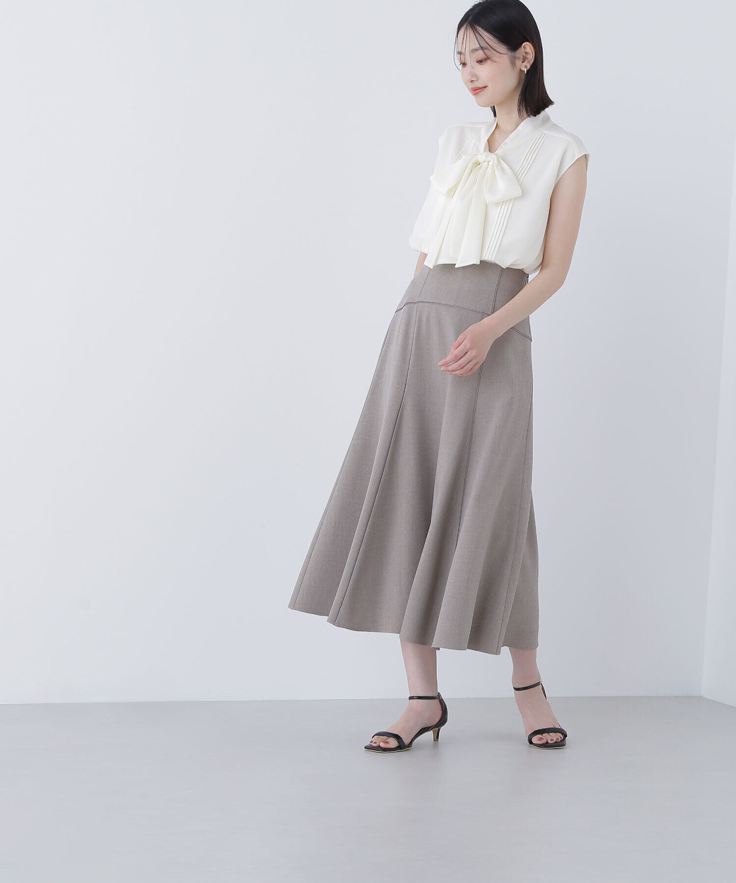  「サテンパイピングフレアスカート」|スカート|ベージュ