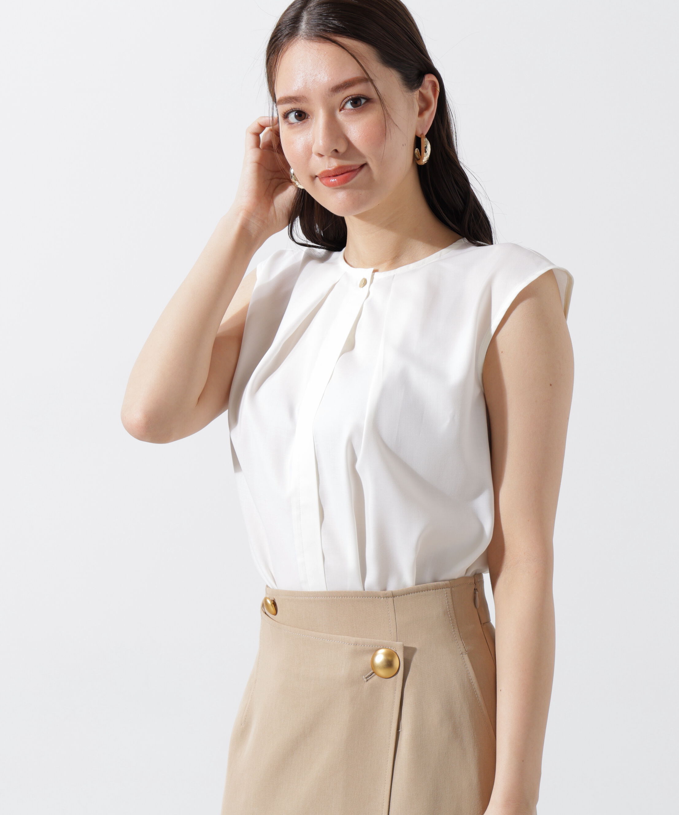  「メタルボタンクルーネックタックブラウス」|シャツ・ブラウス|