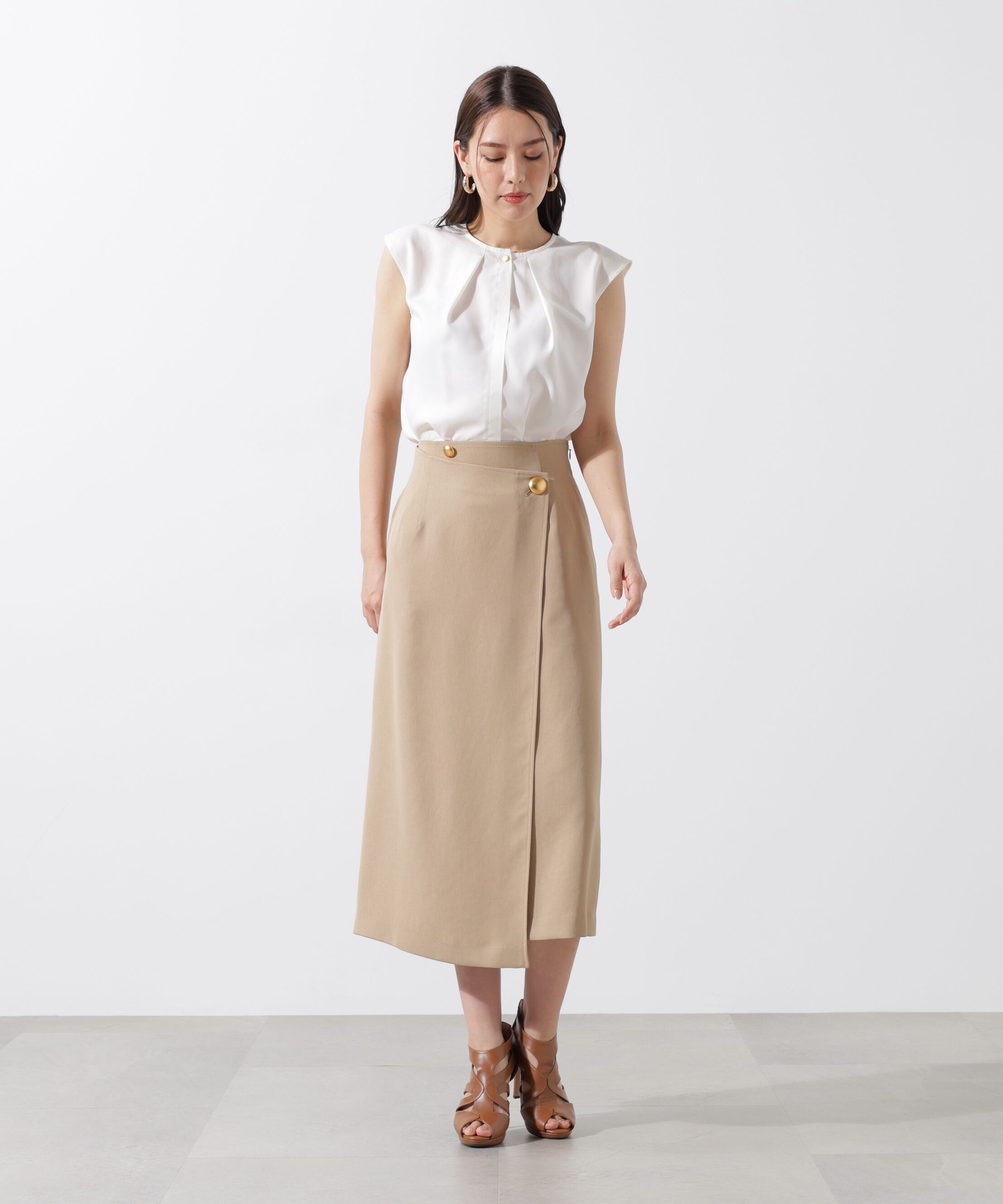  「メタルボタンクルーネックタックブラウス」|シャツ・ブラウス|