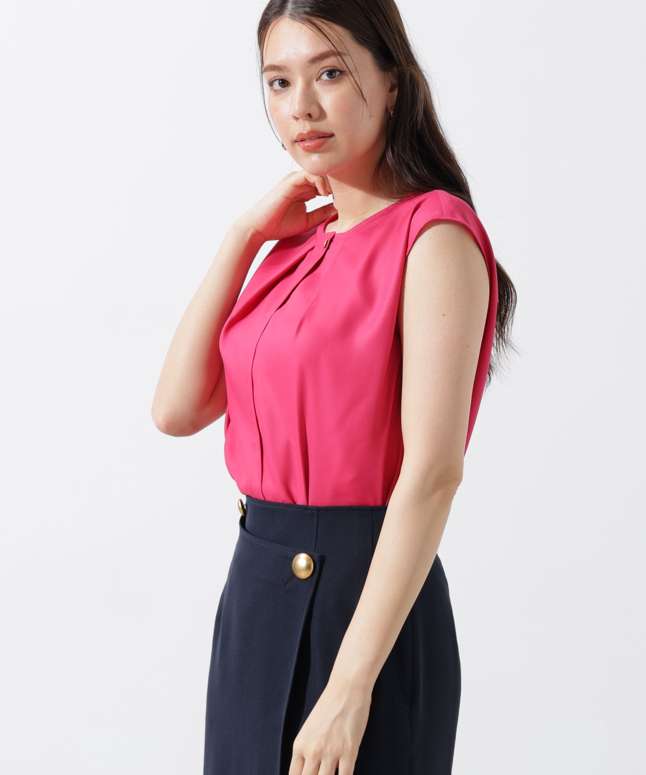  「メタルボタンクルーネックタックブラウス」|シャツ・ブラウス|