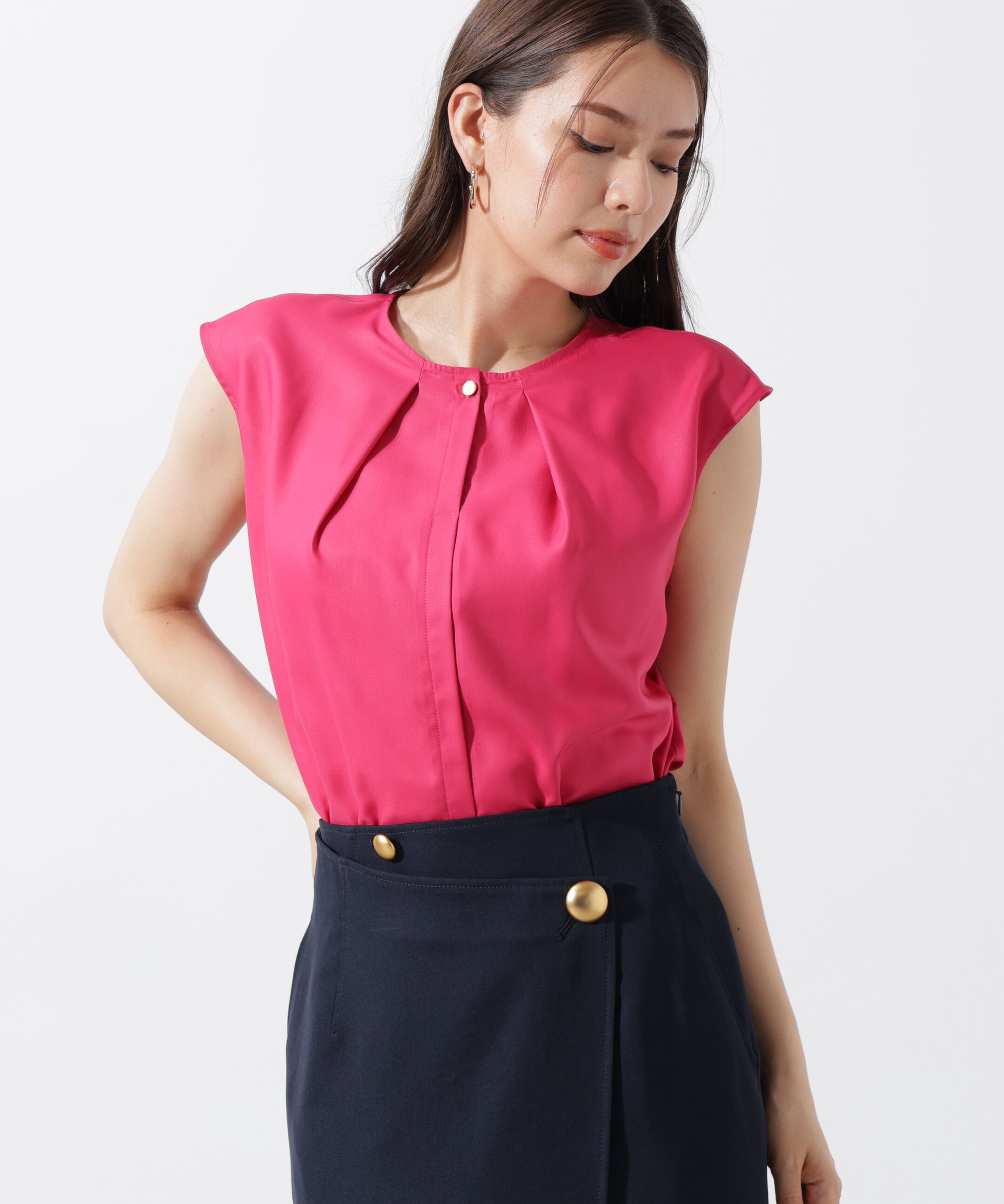  「メタルボタンクルーネックタックブラウス」|シャツ・ブラウス|