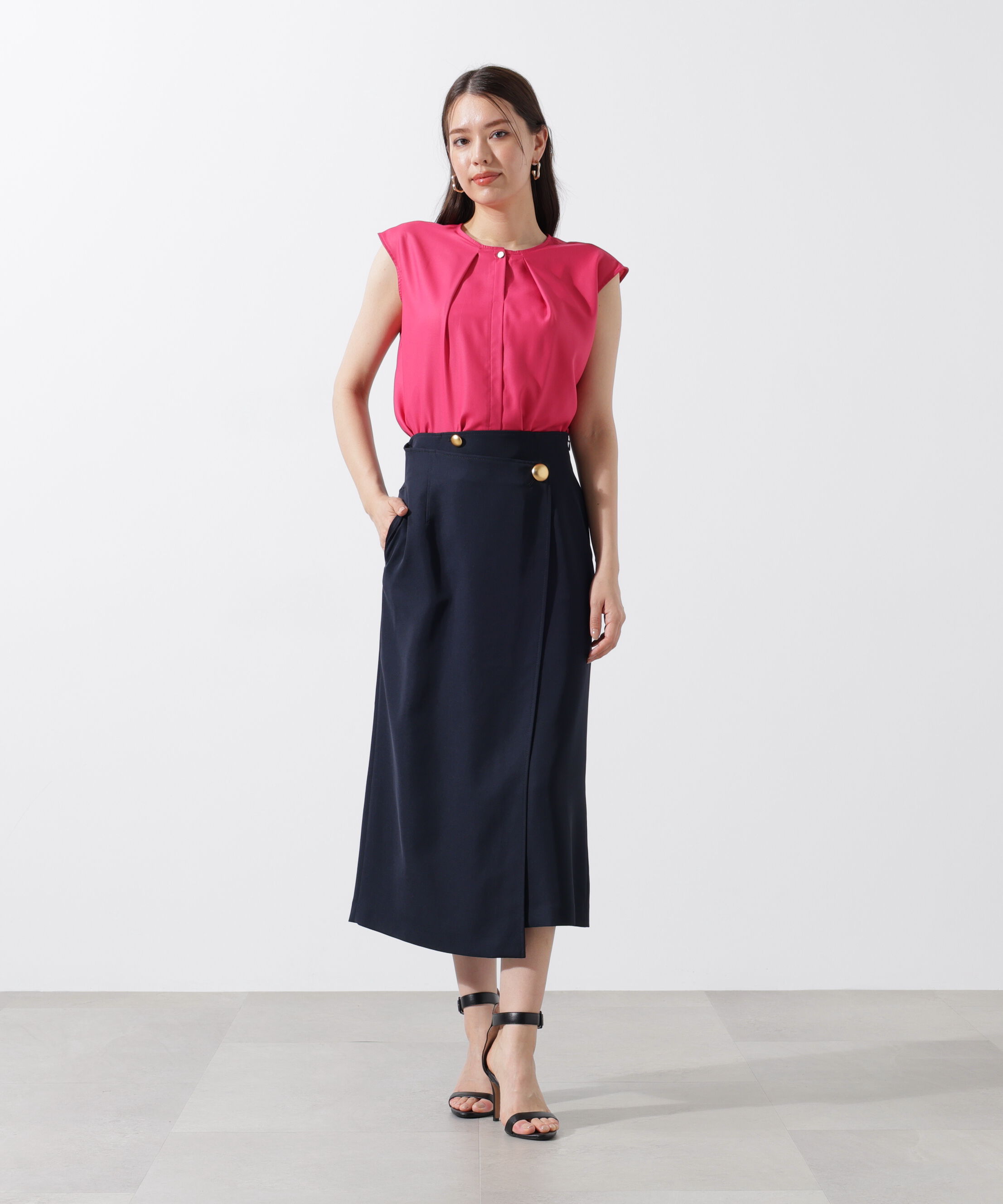  「メタルボタンクルーネックタックブラウス」|シャツ・ブラウス|