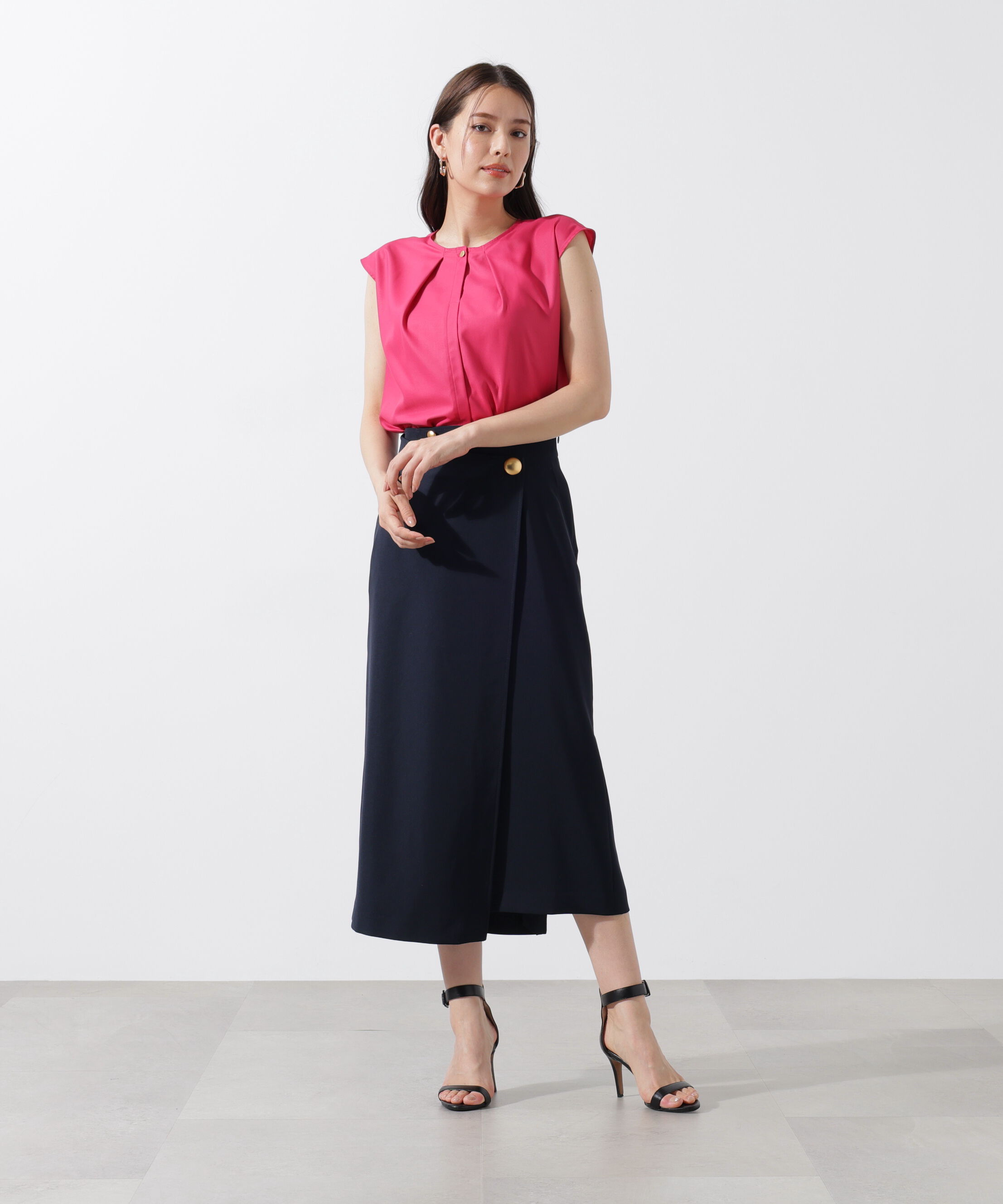  「メタルボタンクルーネックタックブラウス」|シャツ・ブラウス|