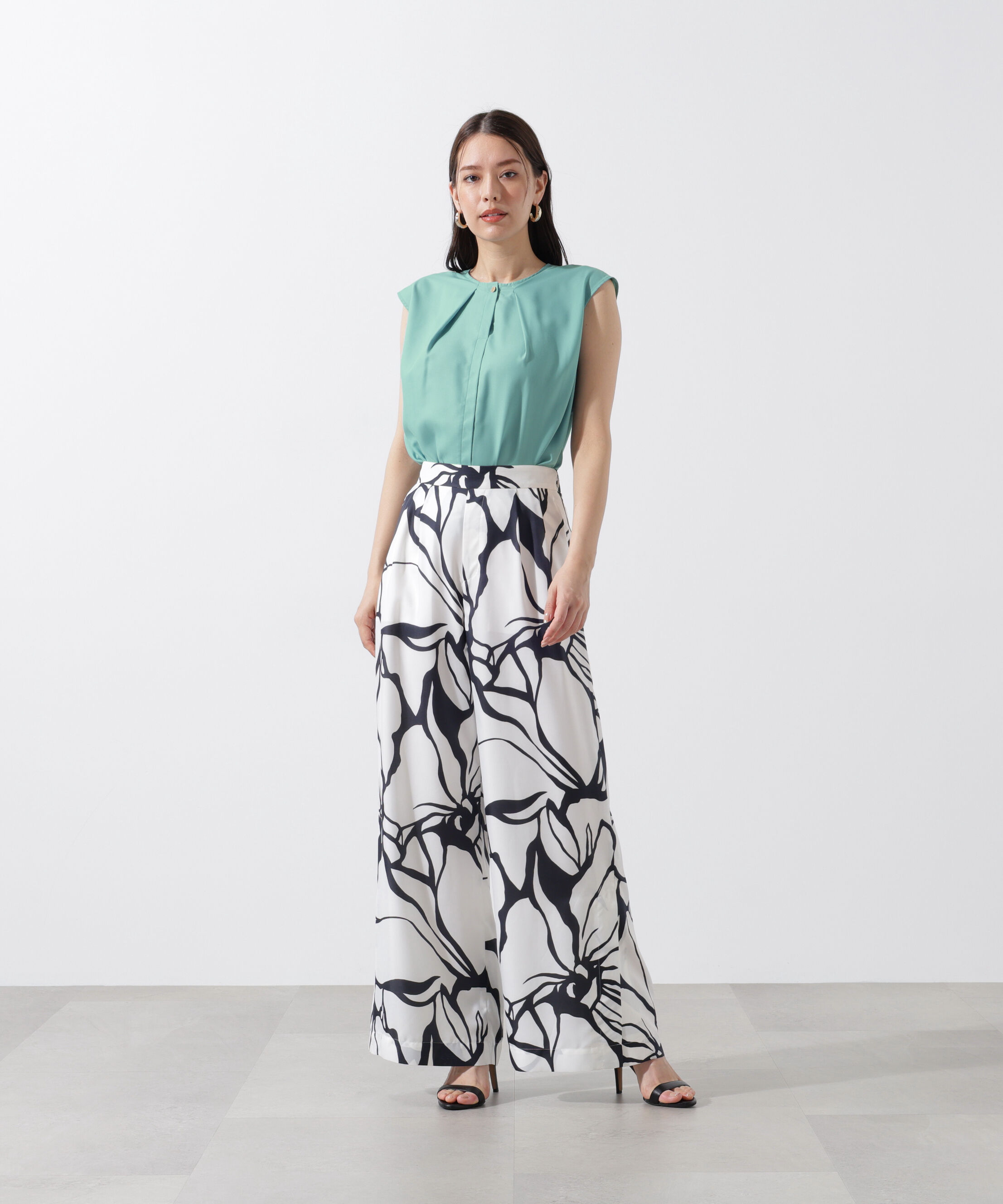  「メタルボタンクルーネックタックブラウス」|シャツ・ブラウス|