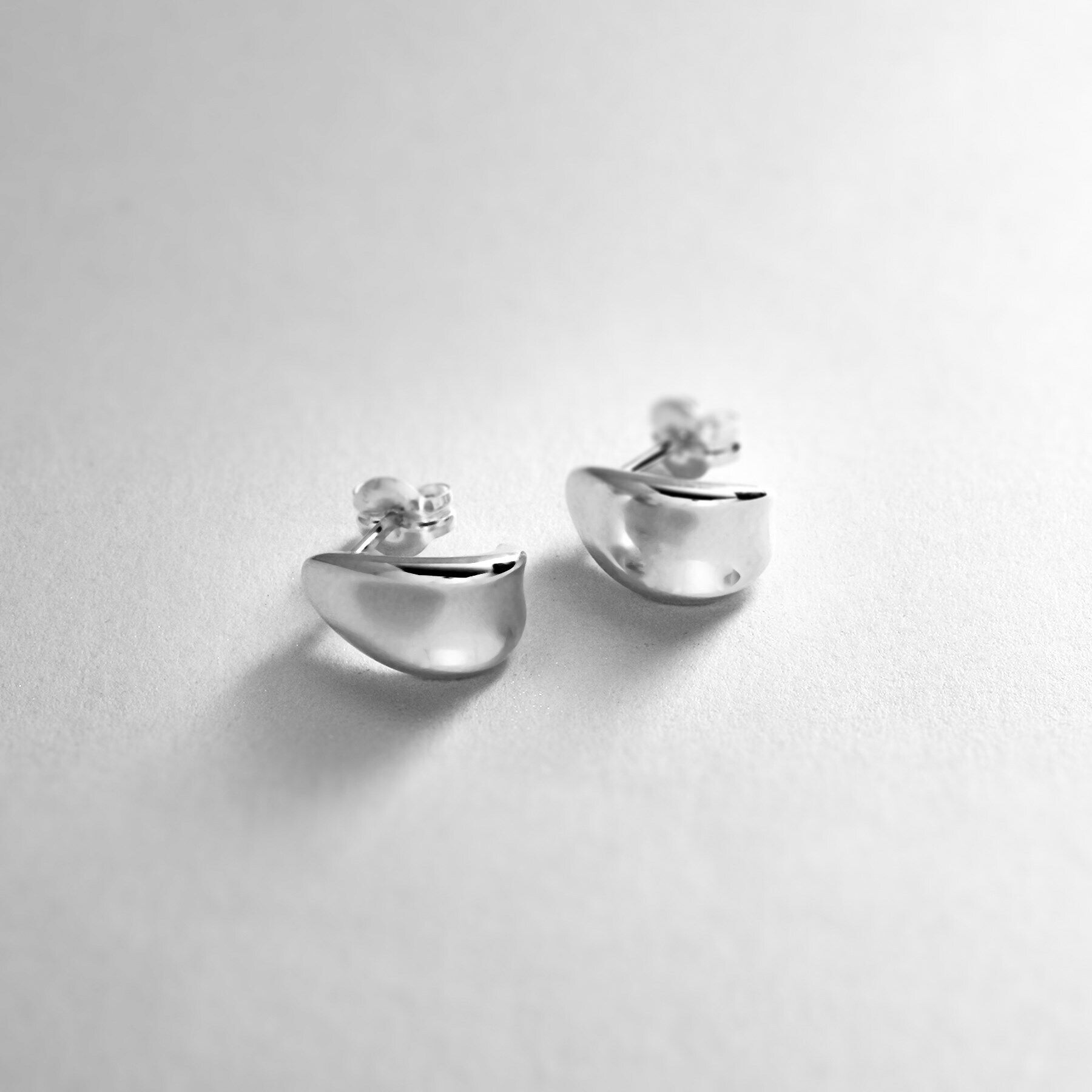 COCOSHNIK ONKITSCH「シルバー スモールフープ ホロウピアス」|ピアス|