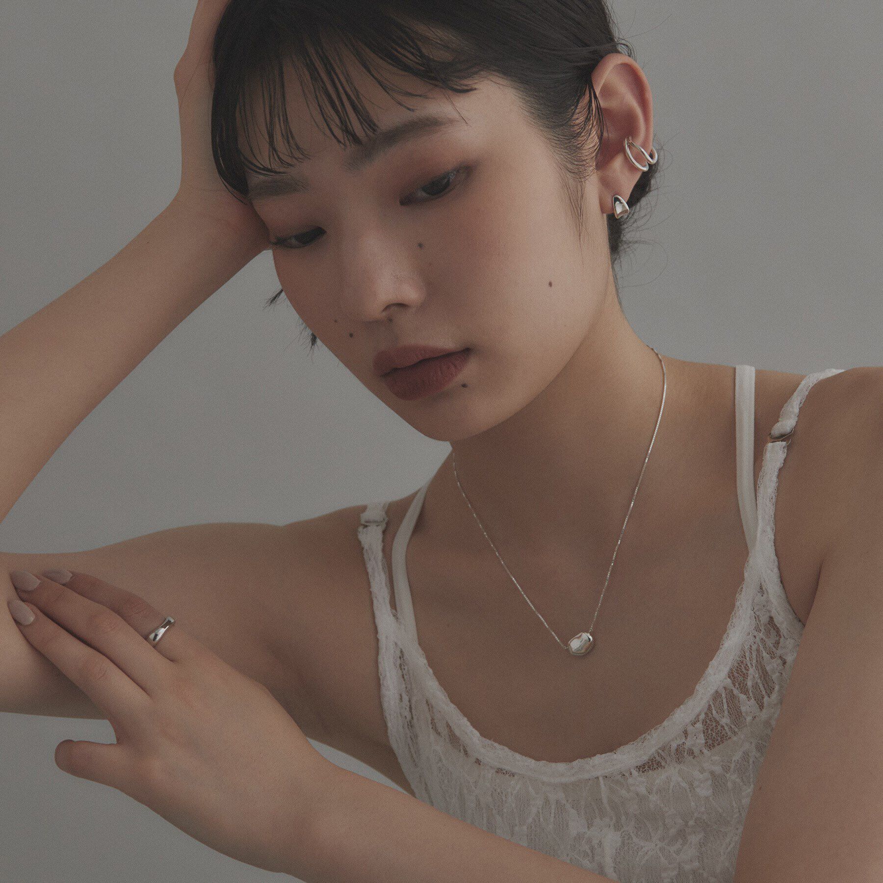 COCOSHNIK ONKITSCH「シルバー スモールフープ ホロウピアス」|ピアス|