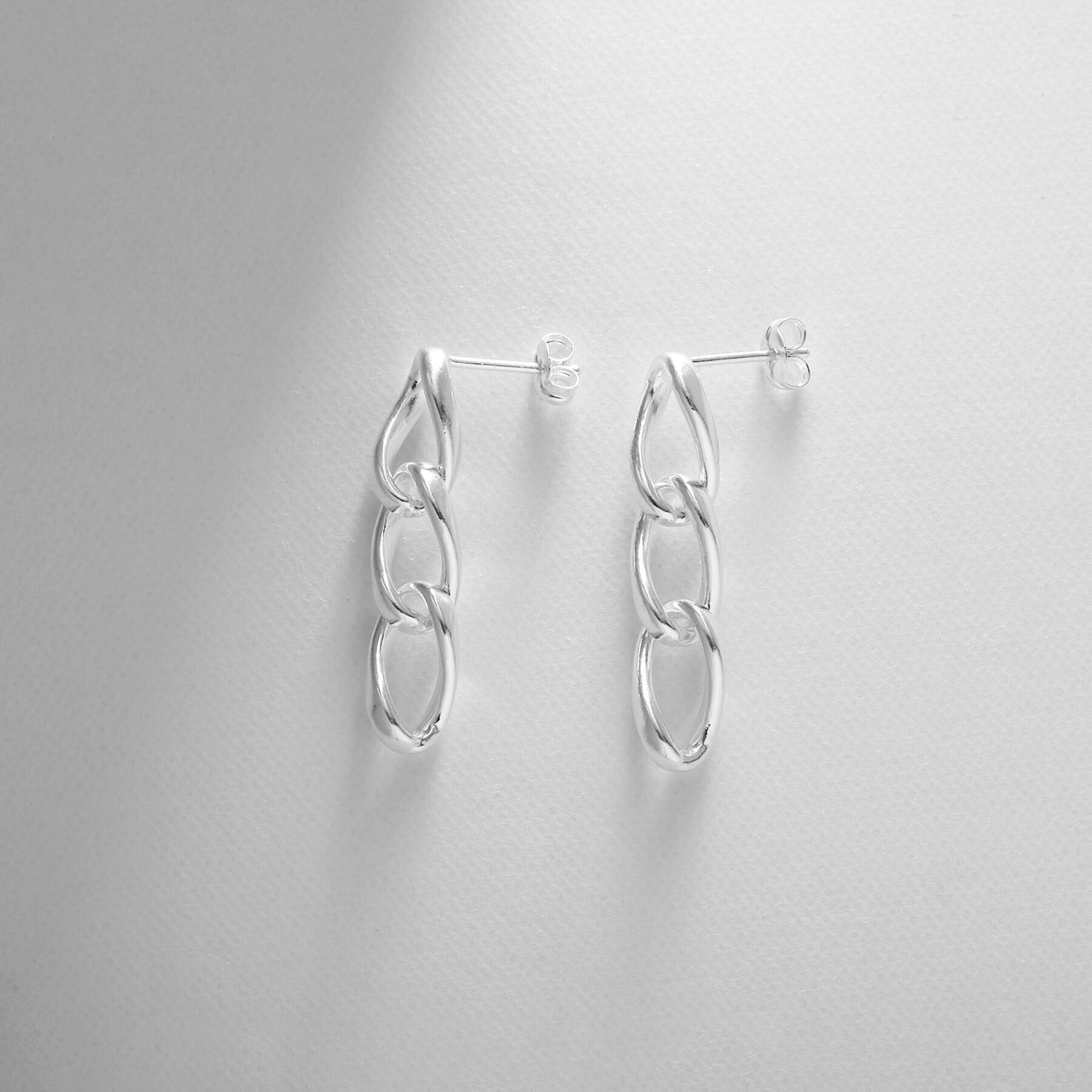 COCOSHNIK ONKITSCH「シルバー カーブチェーン ストレートピアス」|ピアス|