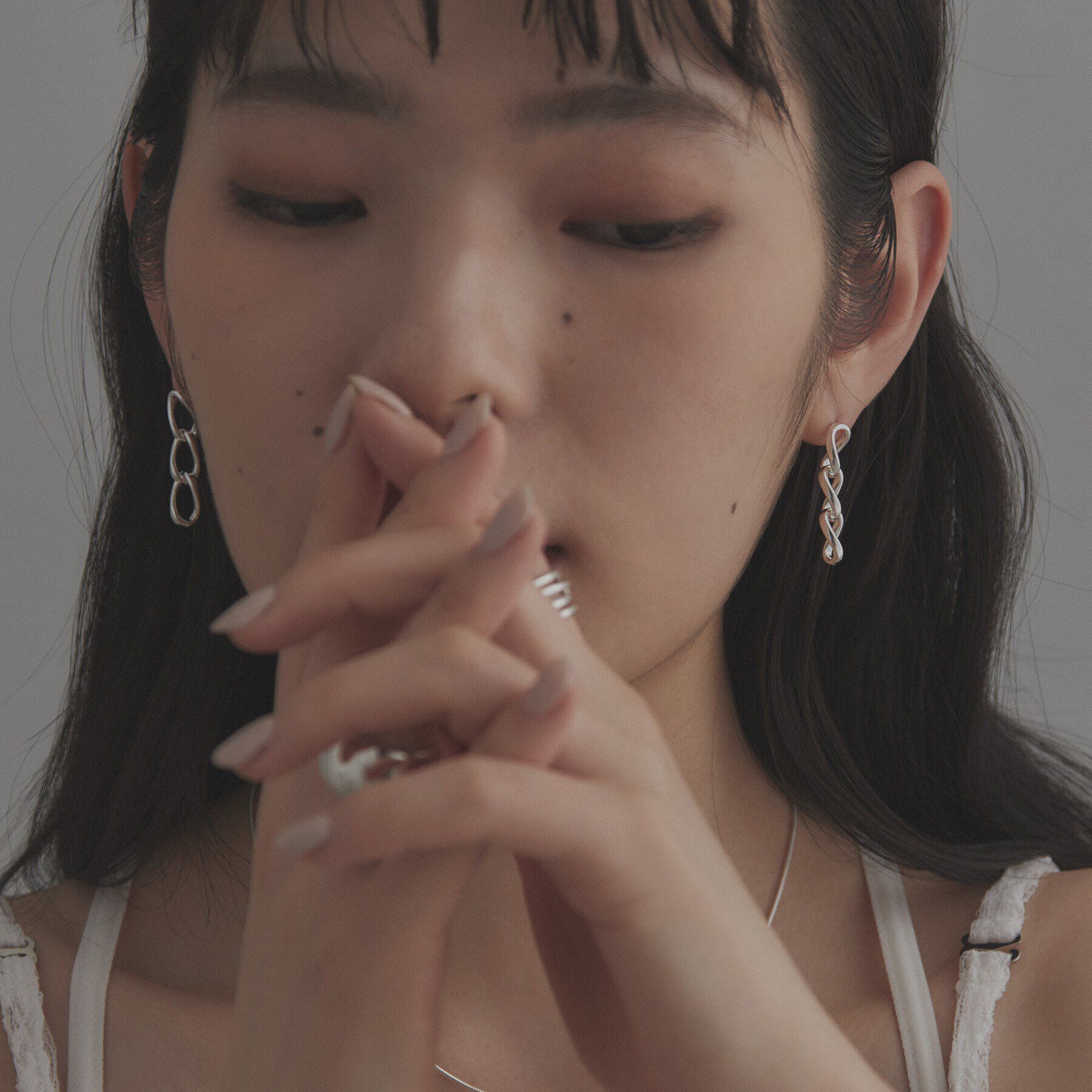 COCOSHNIK ONKITSCH「シルバー カーブチェーン ストレートピアス」|ピアス|