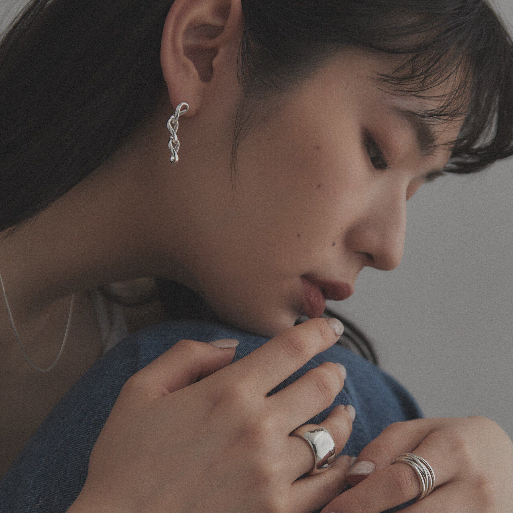 COCOSHNIK ONKITSCH「シルバー カーブチェーン ストレートピアス」|ピアス|