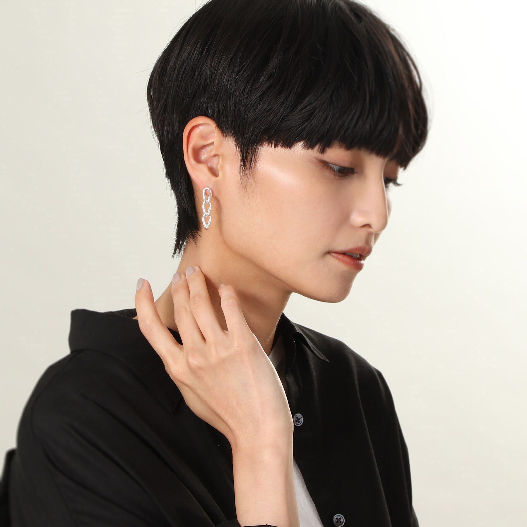 COCOSHNIK ONKITSCH「シルバー カーブチェーン ストレートピアス」|ピアス|