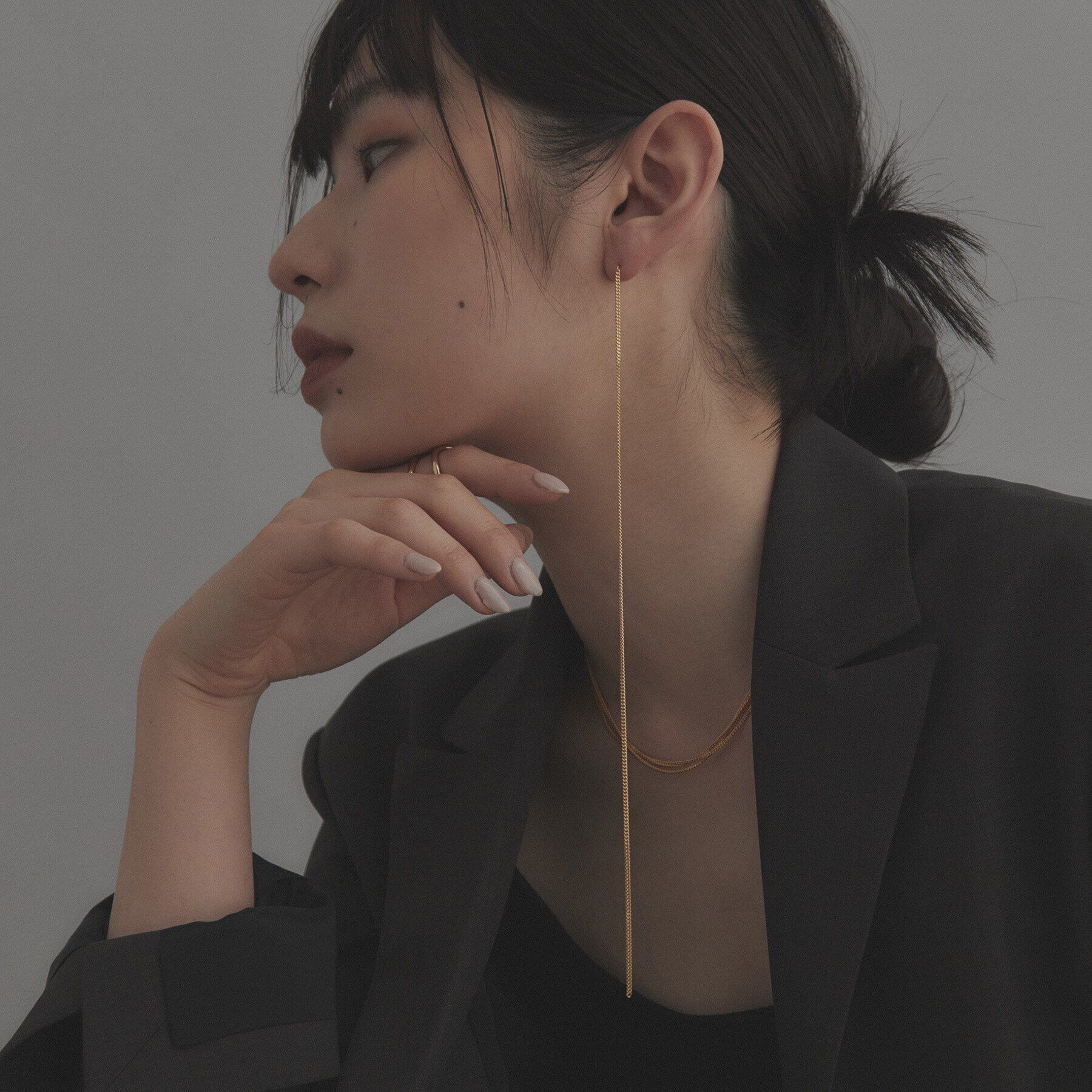 COCOSHNIK ONKITSCH「シルバー チェーンピアス フラットカーブロング（片耳用） GP」|ピアス|