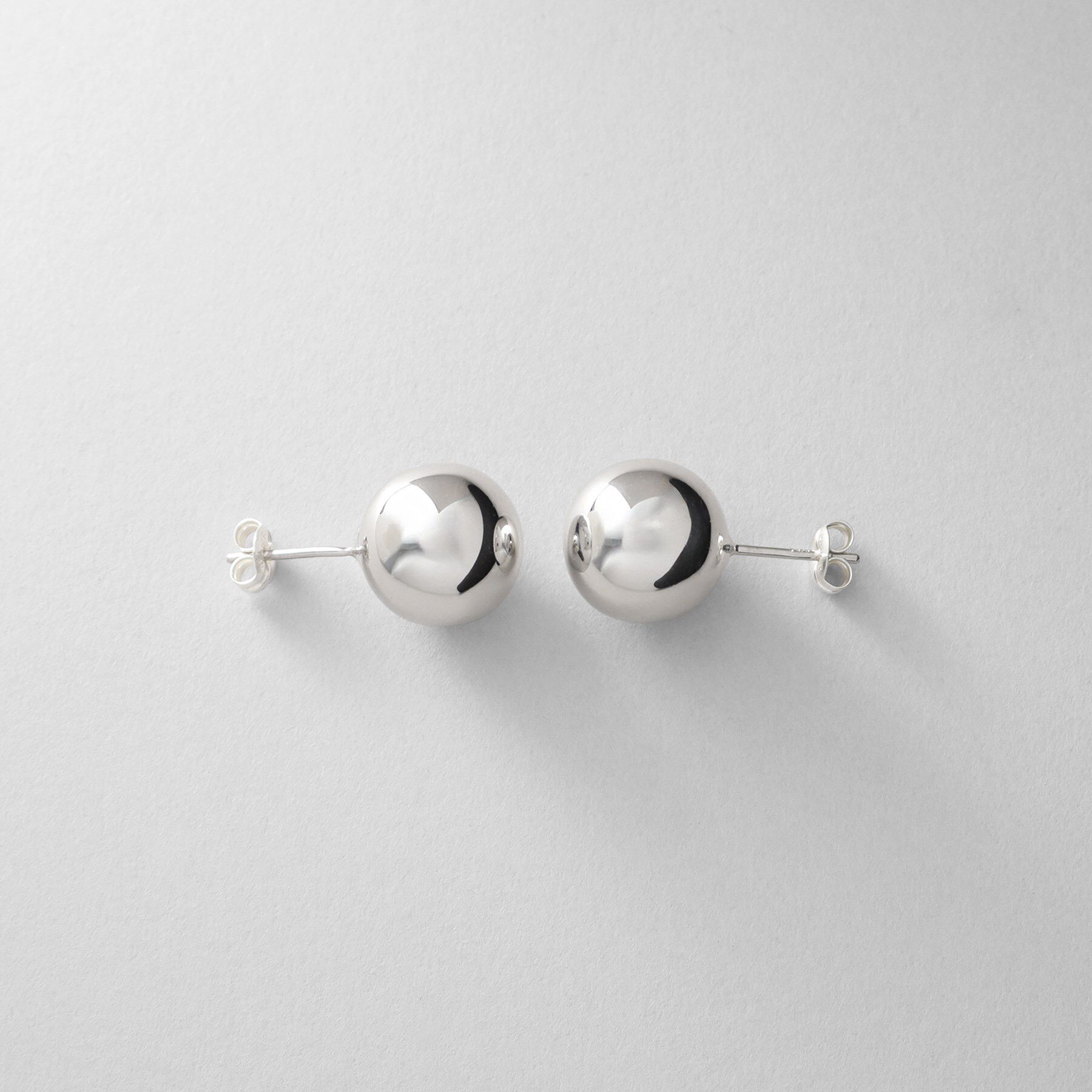 COCOSHNIK ONKITSCH「シルバー ホロウピアス ボールスタッドM」|ピアス|