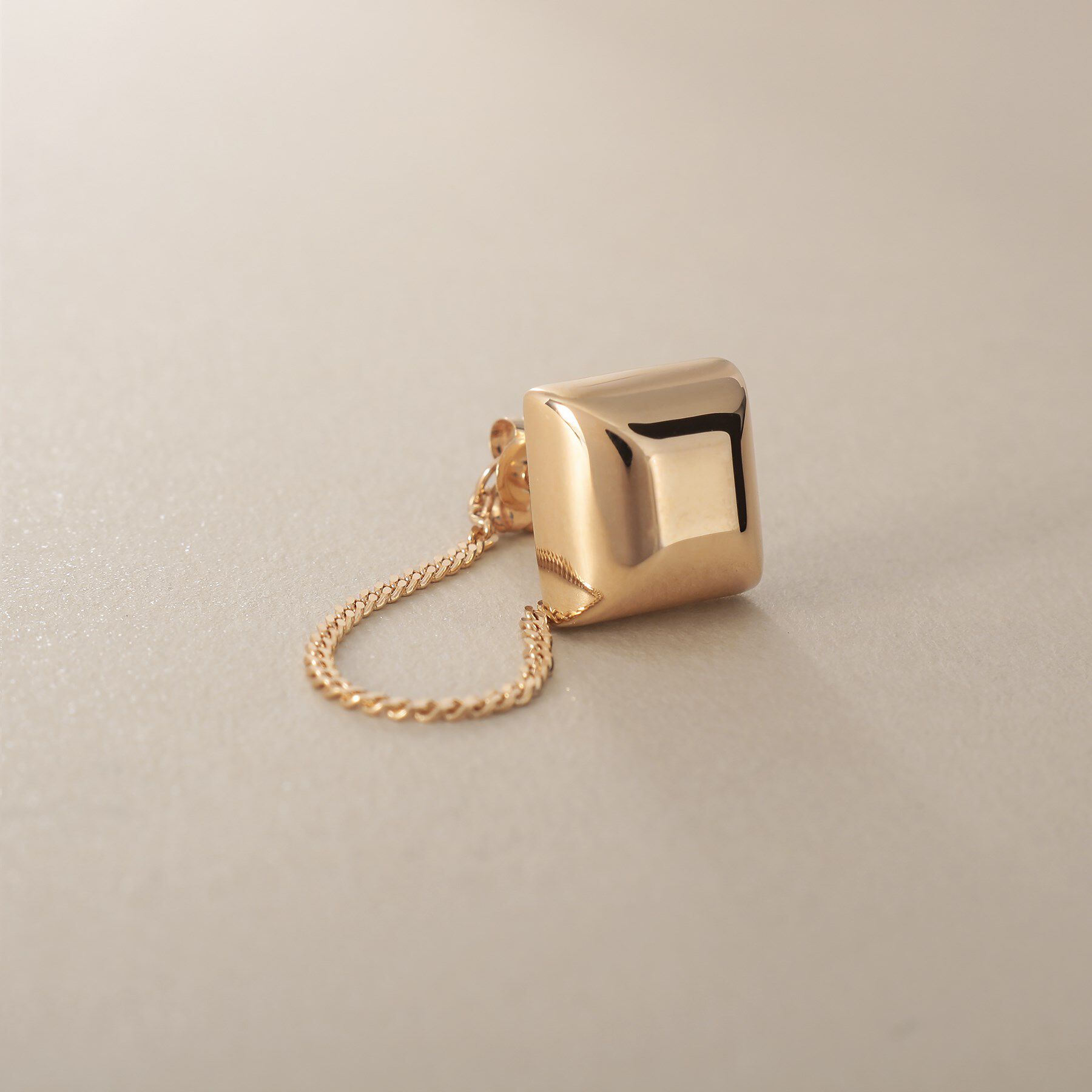 COCOSHNIK「K10中空スクエアプリズム スタッドピアス」|ピアス|