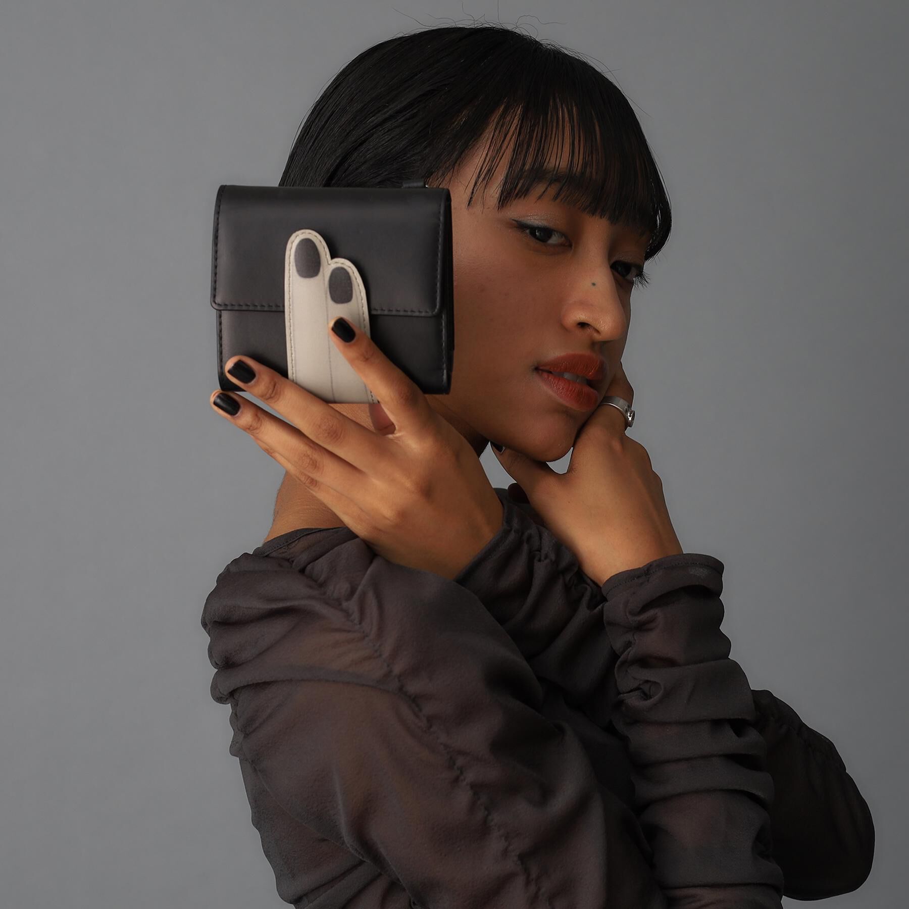 HIROKO HAYASHI「LEO NECESSARIO（レオ ネチェサリオ）持ち手付き財布」|財布|