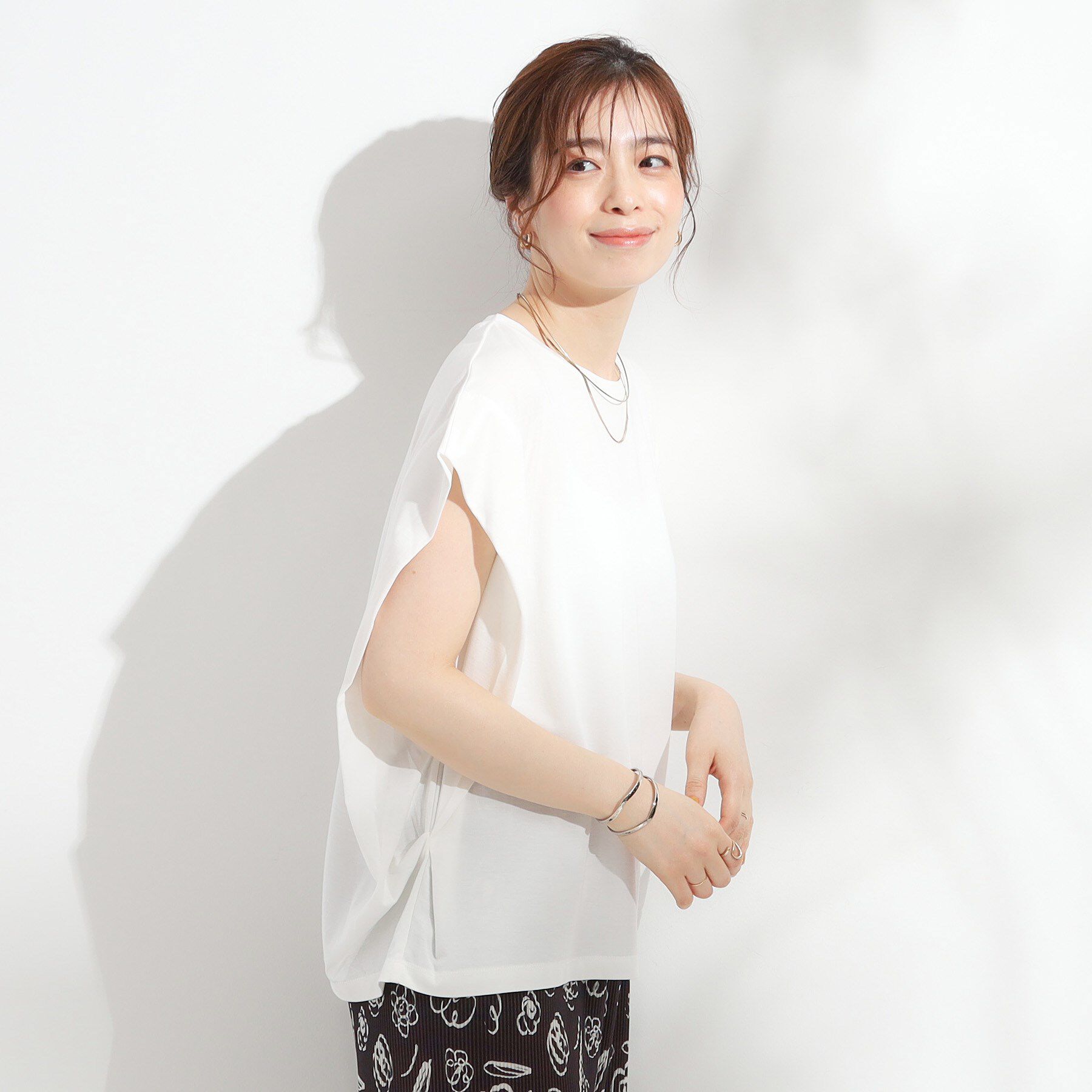 SHOO･LA･RUE「【S-LL/ひんやり/UV】二の腕をきれいにカバー ショルダータックトップス」|Tシャツ・カットソー|