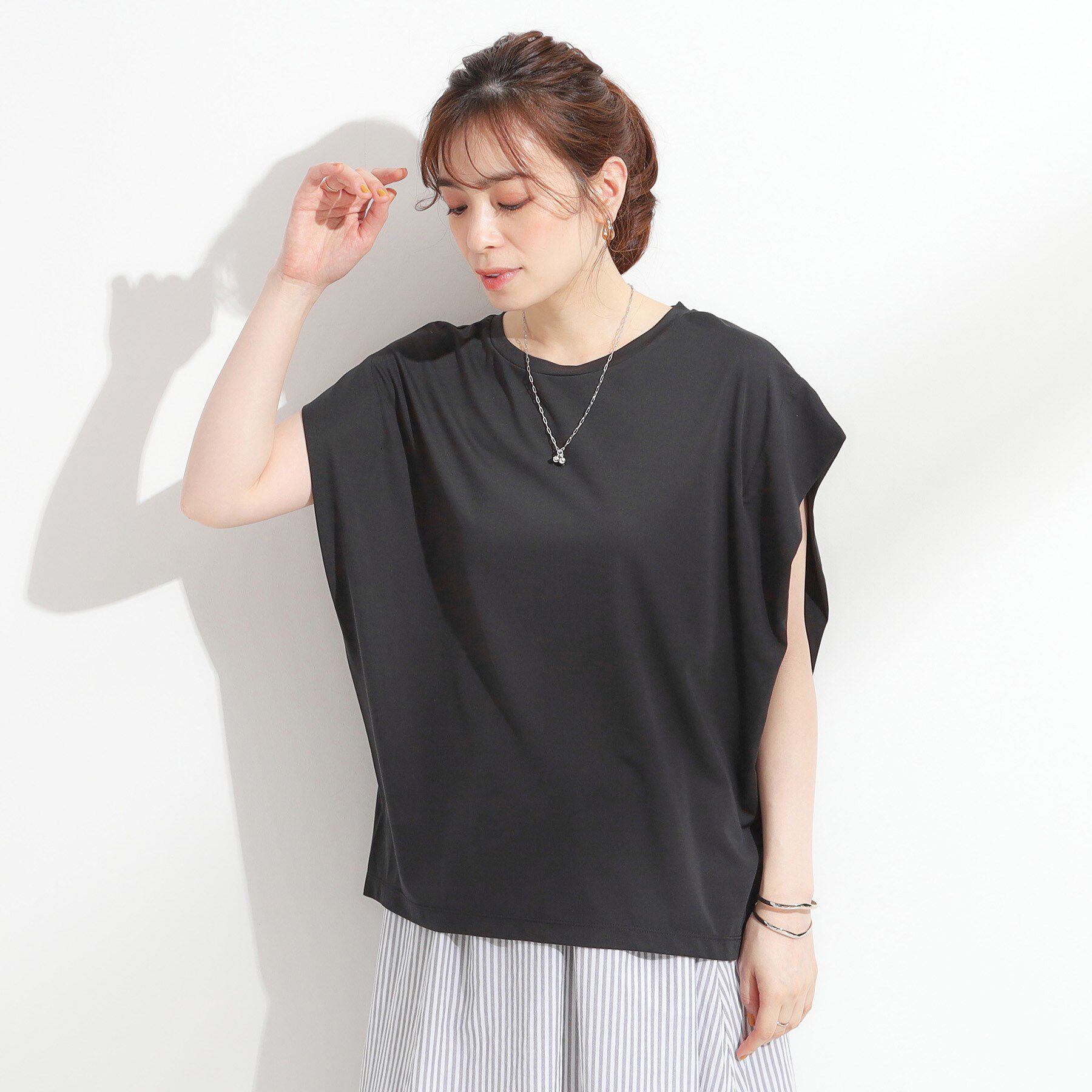 SHOO･LA･RUE「【S-LL/ひんやり/UV】二の腕をきれいにカバー ショルダータックトップス」|Tシャツ・カットソー|