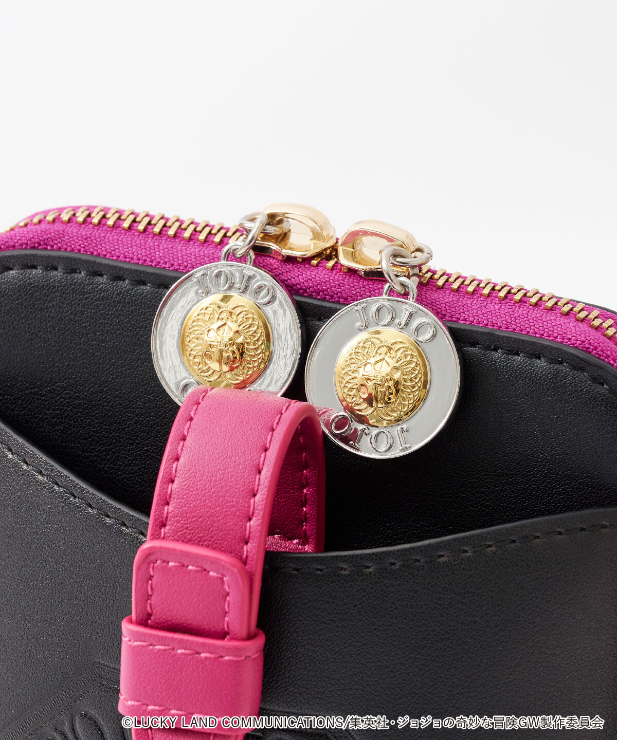 Samantha Vega「ｱﾆﾒ｢ｼﾞｮｼﾞｮの奇妙な冒険 黄金の風｣ｺﾗﾎﾞ ｽﾏｰﾄﾌｫﾝ  」|ショルダー・メッセンジャー|