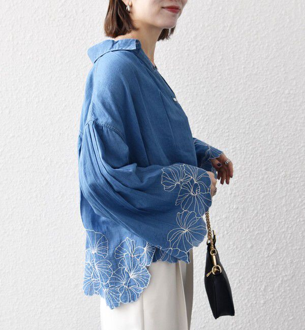 SHIPS any「《予約》SHIPS any:〈手洗い可能〉シアー デニム フラワー エンブロ タック シャツ」|シャツ・ブラウス|