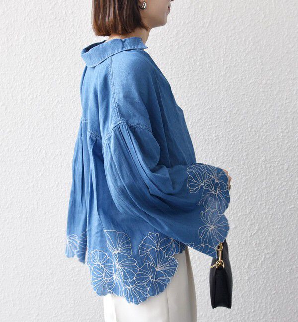 SHIPS any「《予約》SHIPS any:〈手洗い可能〉シアー デニム フラワー エンブロ タック シャツ」|シャツ・ブラウス|