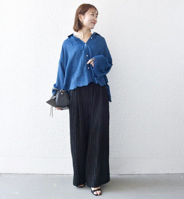 SHIPS any「《予約》SHIPS any:〈手洗い可能〉シアー デニム フラワー エンブロ タック シャツ」|シャツ・ブラウス|