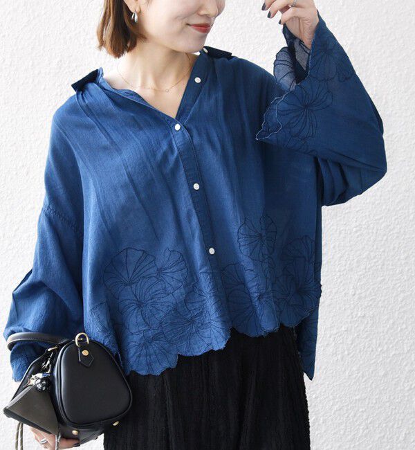 SHIPS any「《予約》SHIPS any:〈手洗い可能〉シアー デニム フラワー エンブロ タック シャツ」|シャツ・ブラウス|