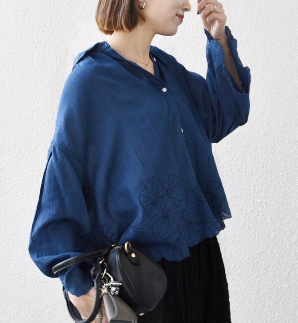 SHIPS any「《予約》SHIPS any:〈手洗い可能〉シアー デニム フラワー エンブロ タック シャツ」|シャツ・ブラウス|