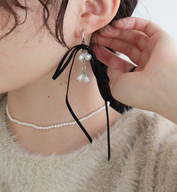 fredy emue「粒パールリボンピアス」|ピアス|
