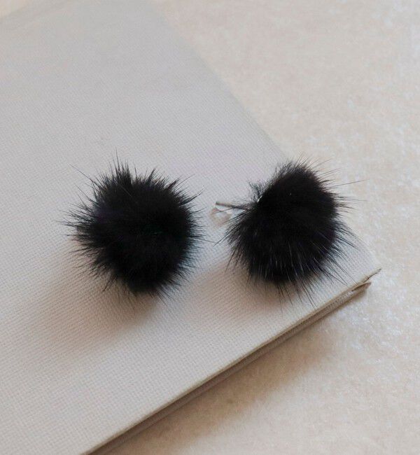 fredy emue「ミンクファーピアス」|ピアス|ブラック