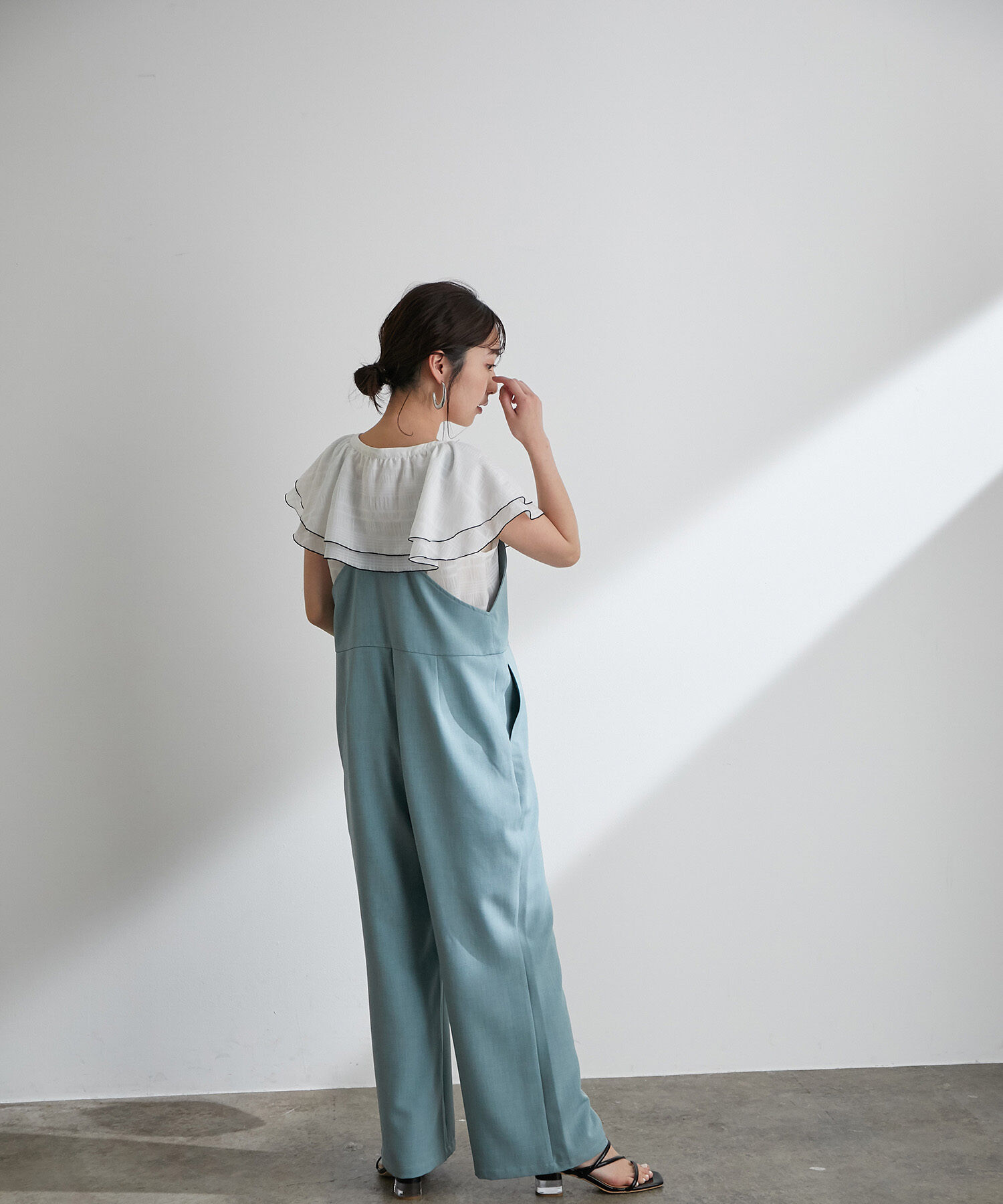 VIS「【WEB限定】ラッフルフリル配色メローブラウス」|シャツ・ブラウス|