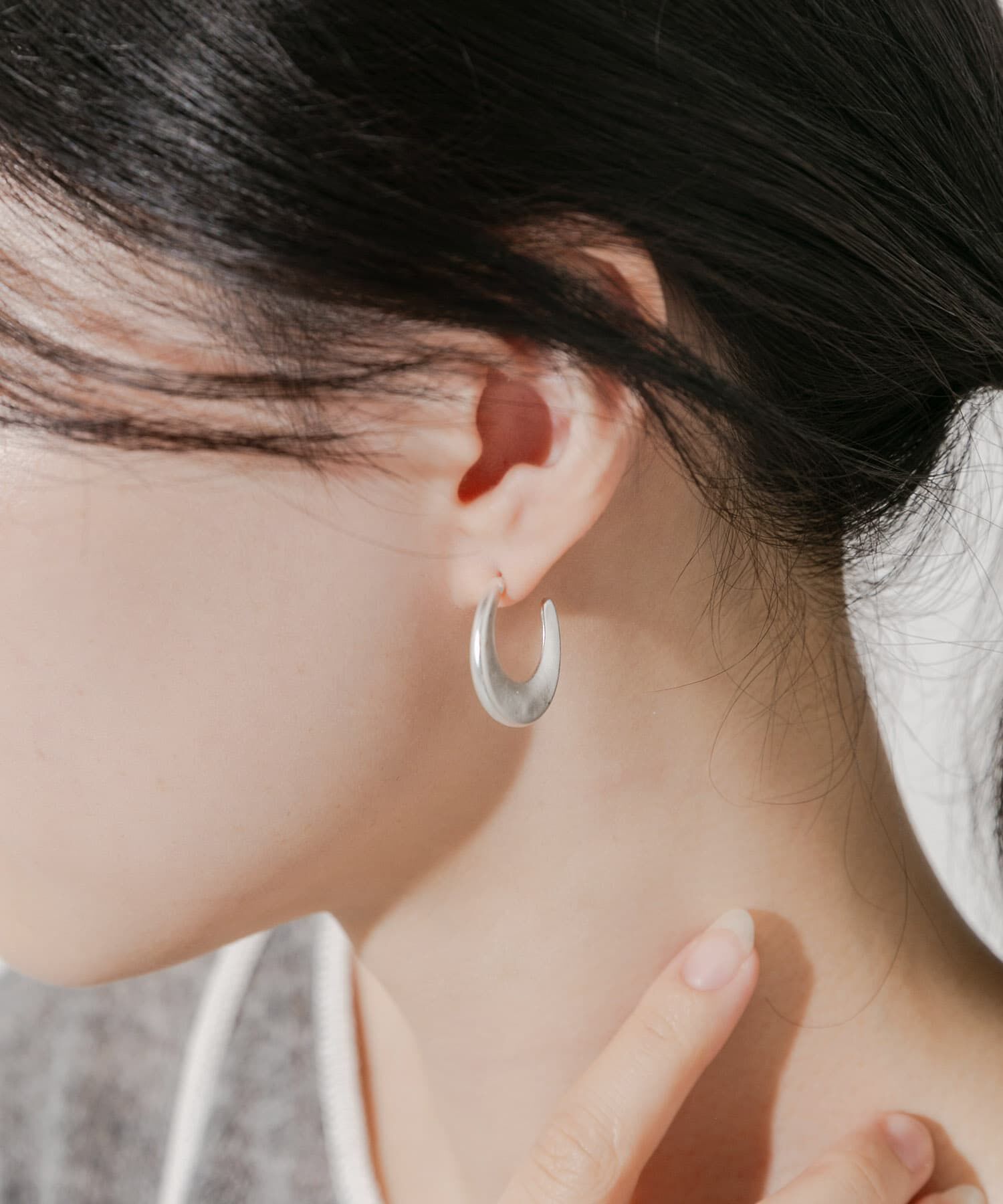SMELLY「ラウンドエッジフープピアス」|ピアス|シルバー