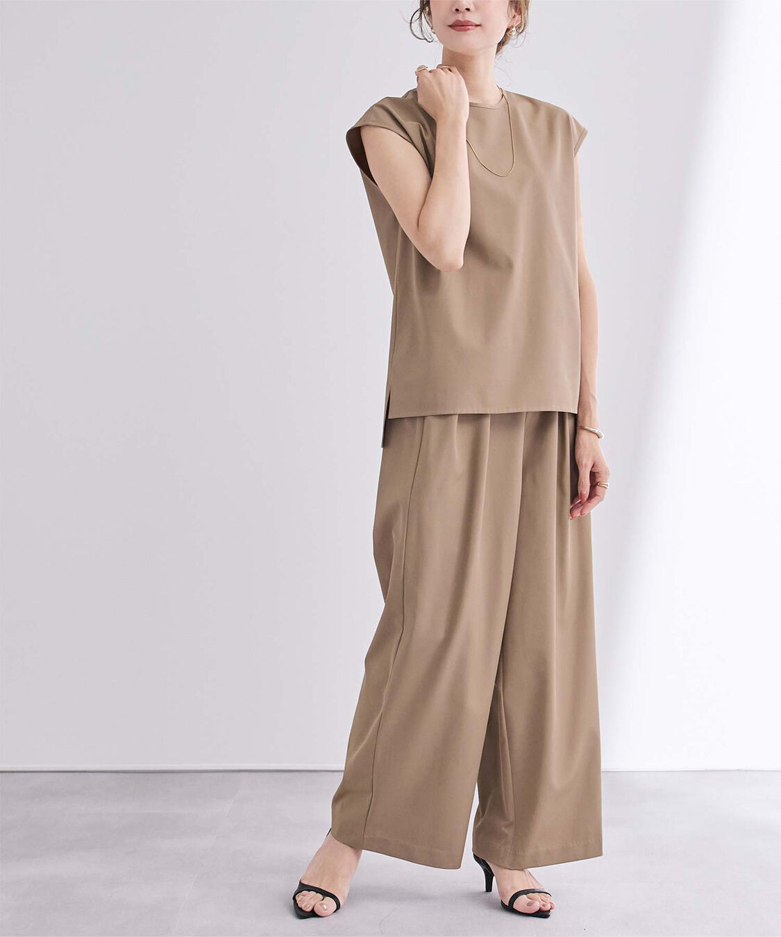 ur's「撥水ウエストゴムツータックワイドパンツ」|スラックス|