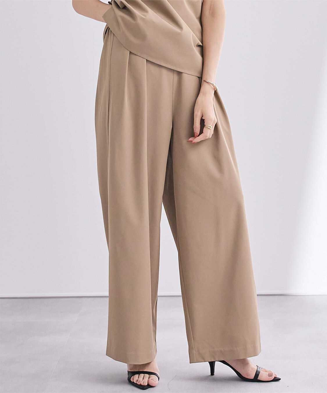 ur's「撥水ウエストゴムツータックワイドパンツ」|スラックス|