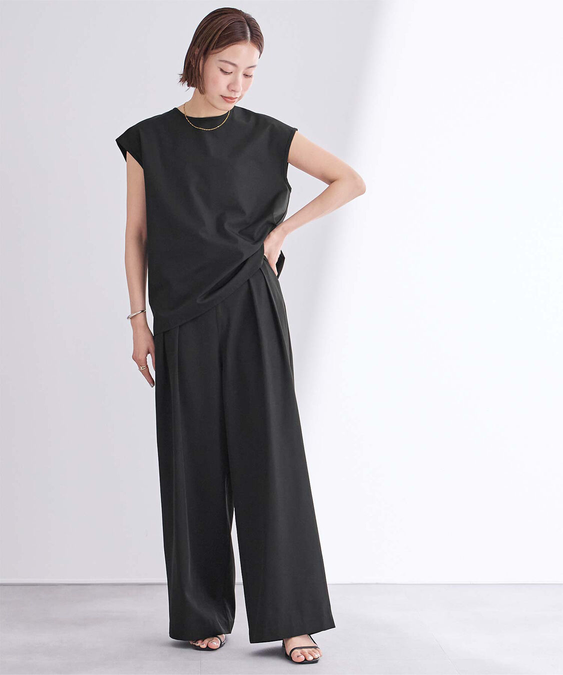 ur's「撥水ウエストゴムツータックワイドパンツ」|スラックス|