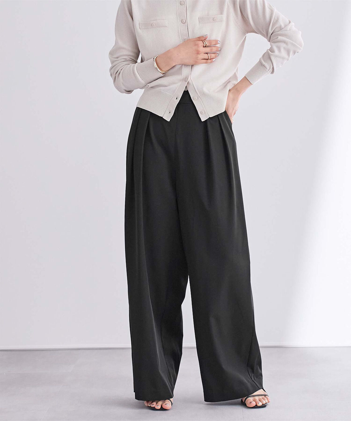 ur's「撥水ウエストゴムツータックワイドパンツ」|スラックス|