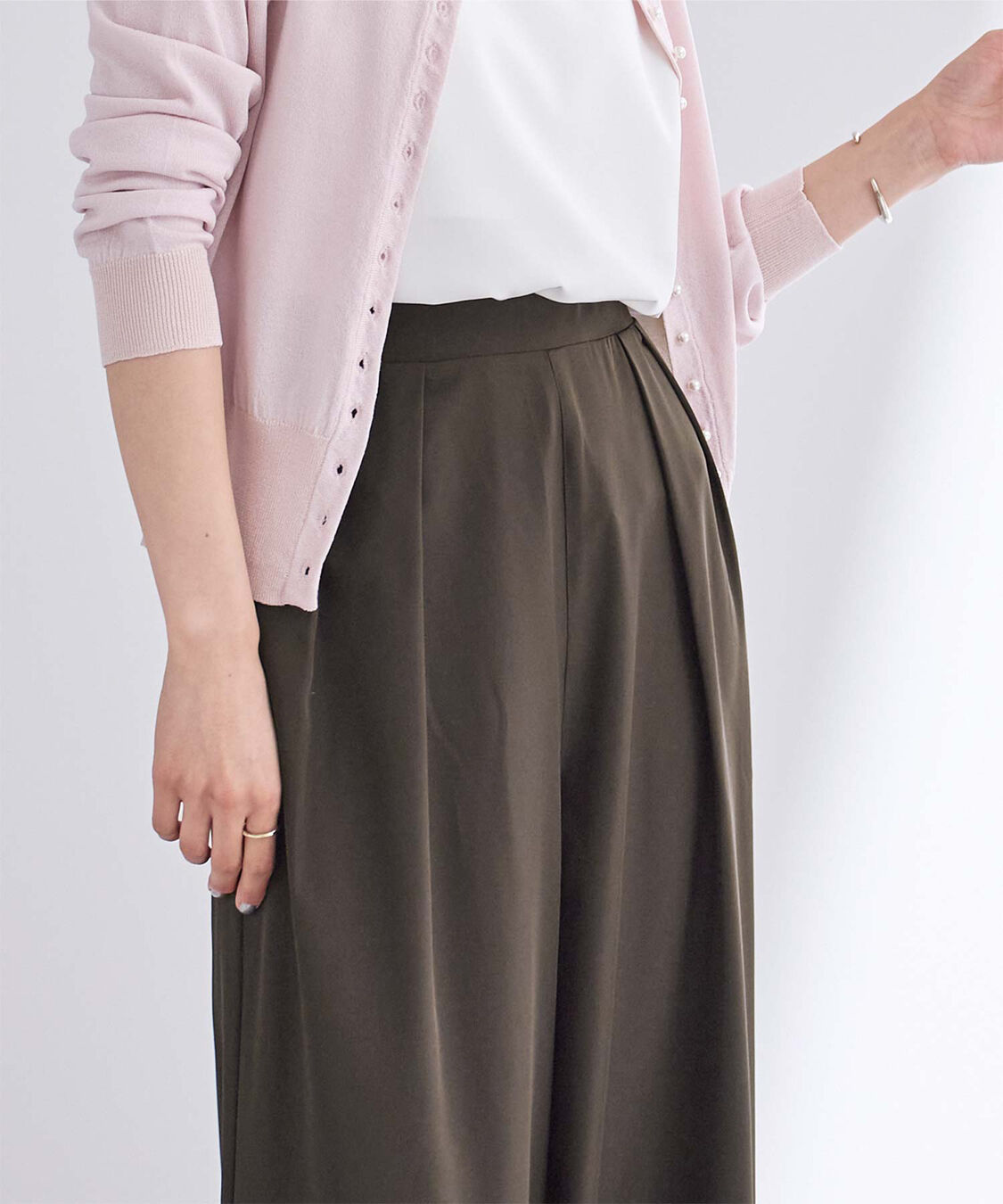 ur's「撥水ウエストゴムツータックワイドパンツ」|スラックス|