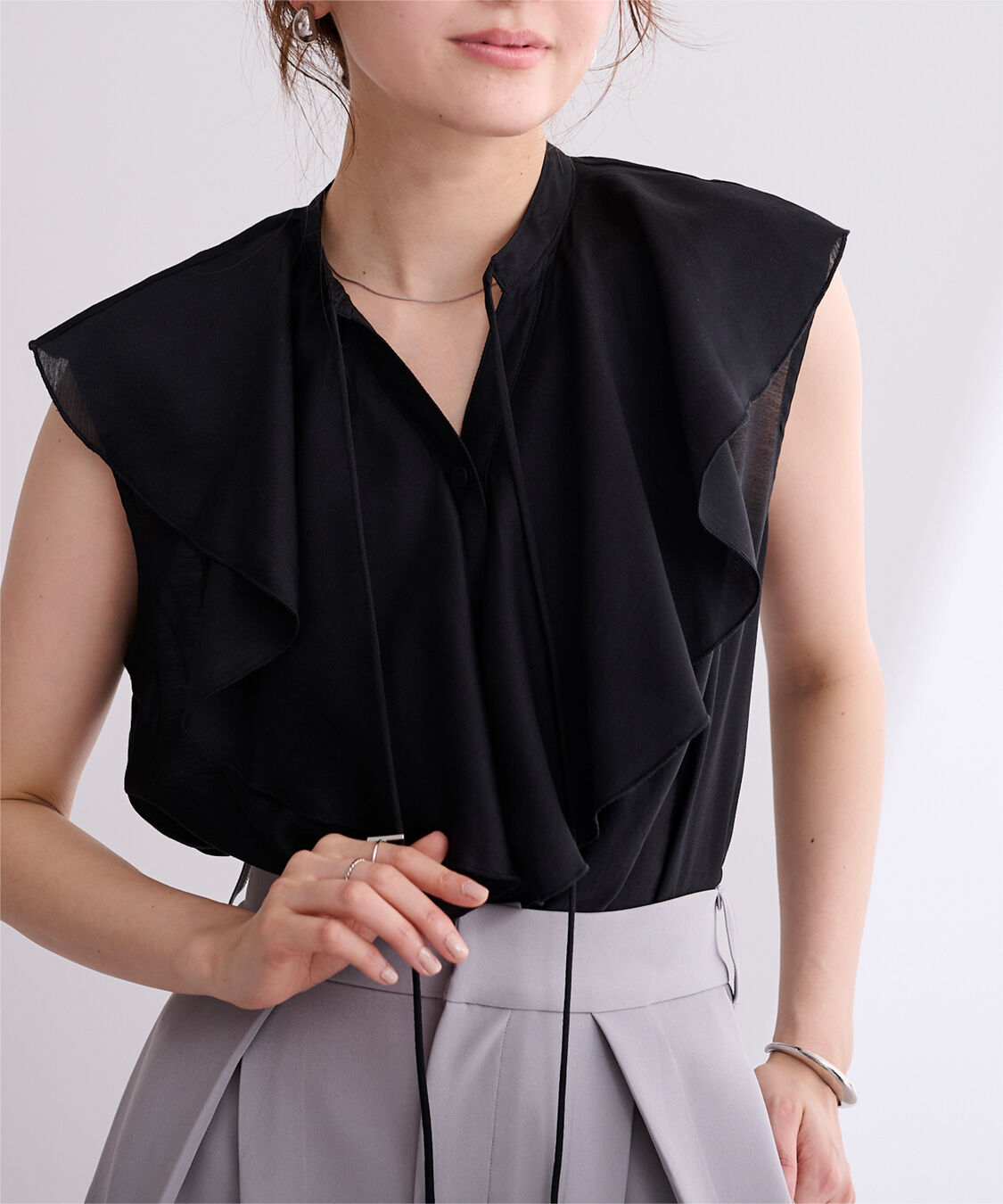 ur's「ラッフルデザインフレンチスリーブブラウス」|シャツ・ブラウス|ブラック