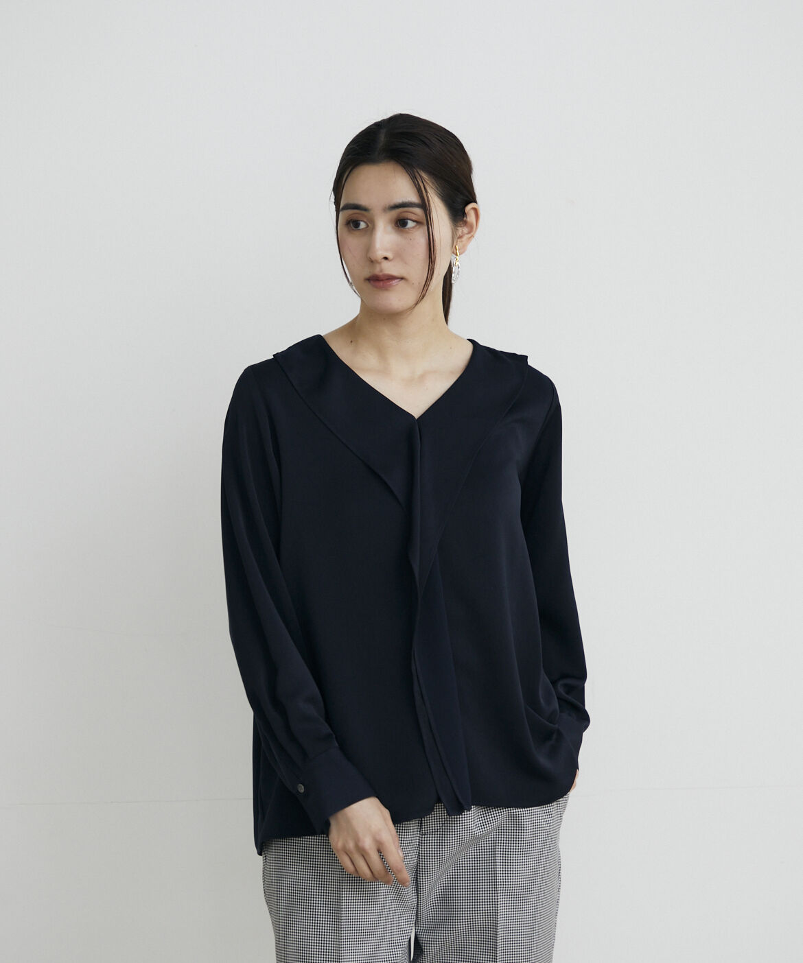 INED「《大きいサイズ》フロントフリルブラウス」|シャツ・ブラウス|ネイビー