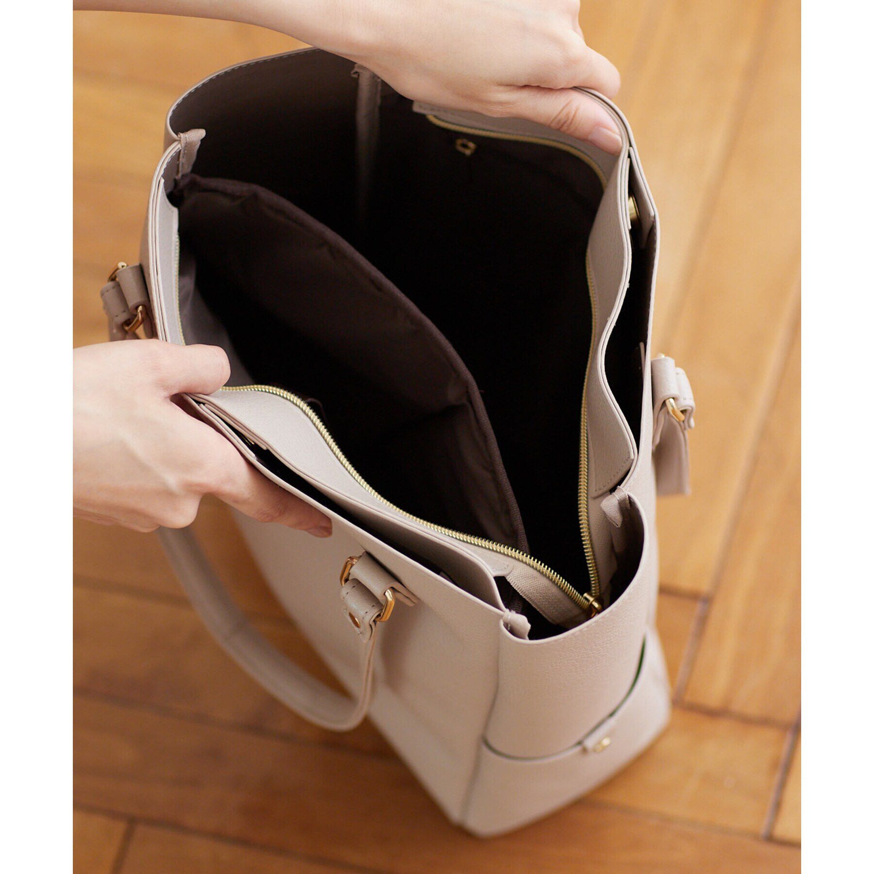 Reflect「【コートの上からでも肩掛けしやすい！パソコン収納可／WEB限定カラーあり】&rsquo;24秋冬 毎日バッグ」|トートバッグ|