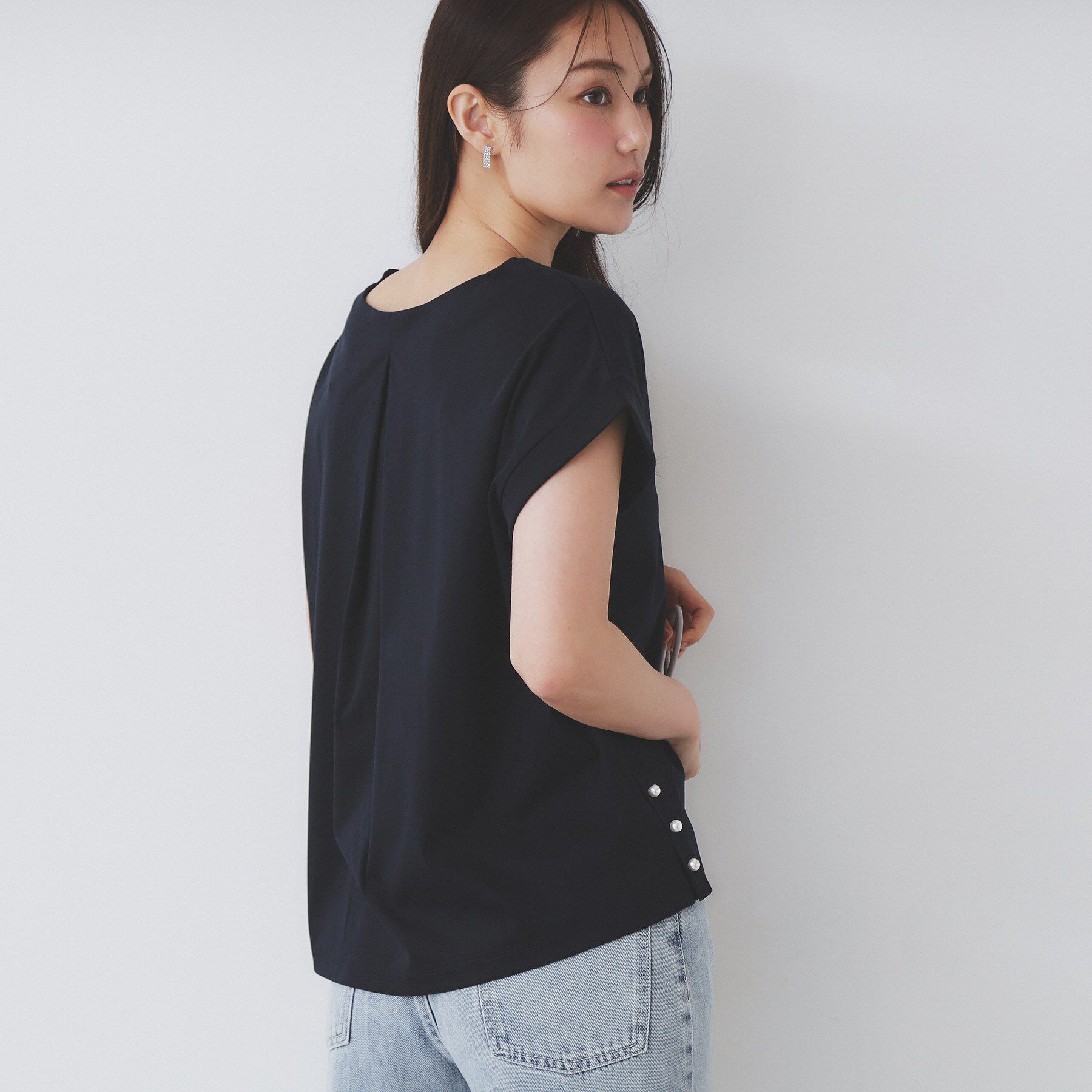index「《S-3Lサイズ》サイドパール調ボタンボクシートップス【洗濯機洗い可/UVケア/接触冷感】」|Tシャツ・カットソー|