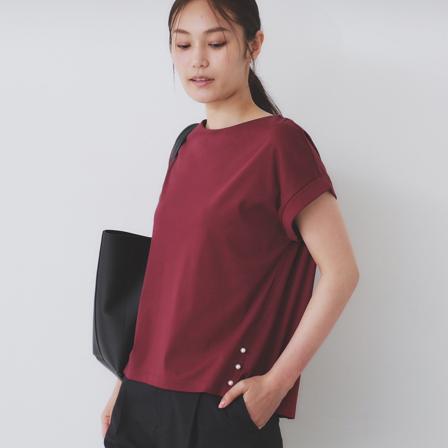 index「《S-3Lサイズ》サイドパール調ボタンボクシートップス【洗濯機洗い可/UVケア/接触冷感】」|Tシャツ・カットソー|ボルドー(064)