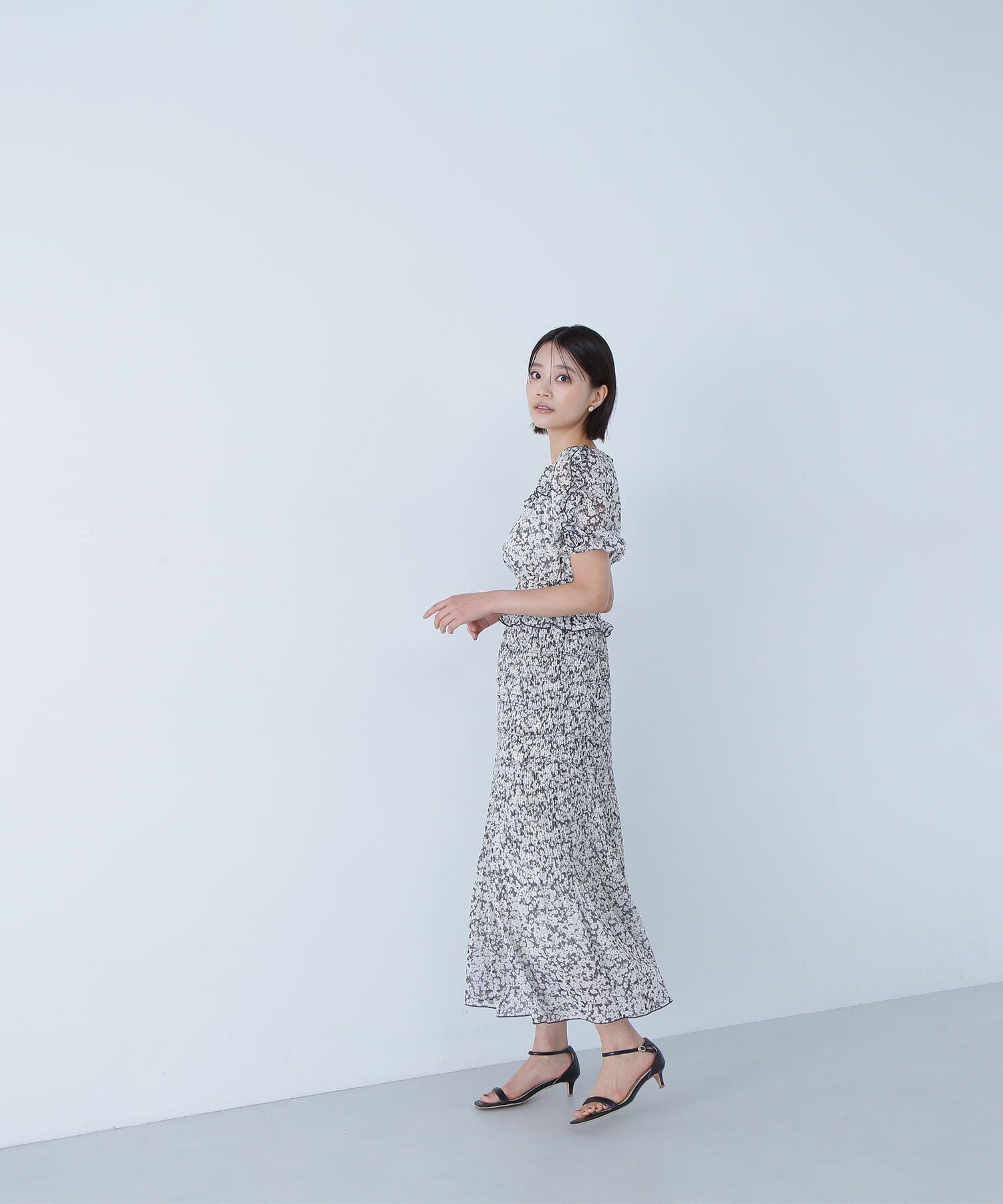  「フリルシャーリングプリントワンピース」|ワンピース|