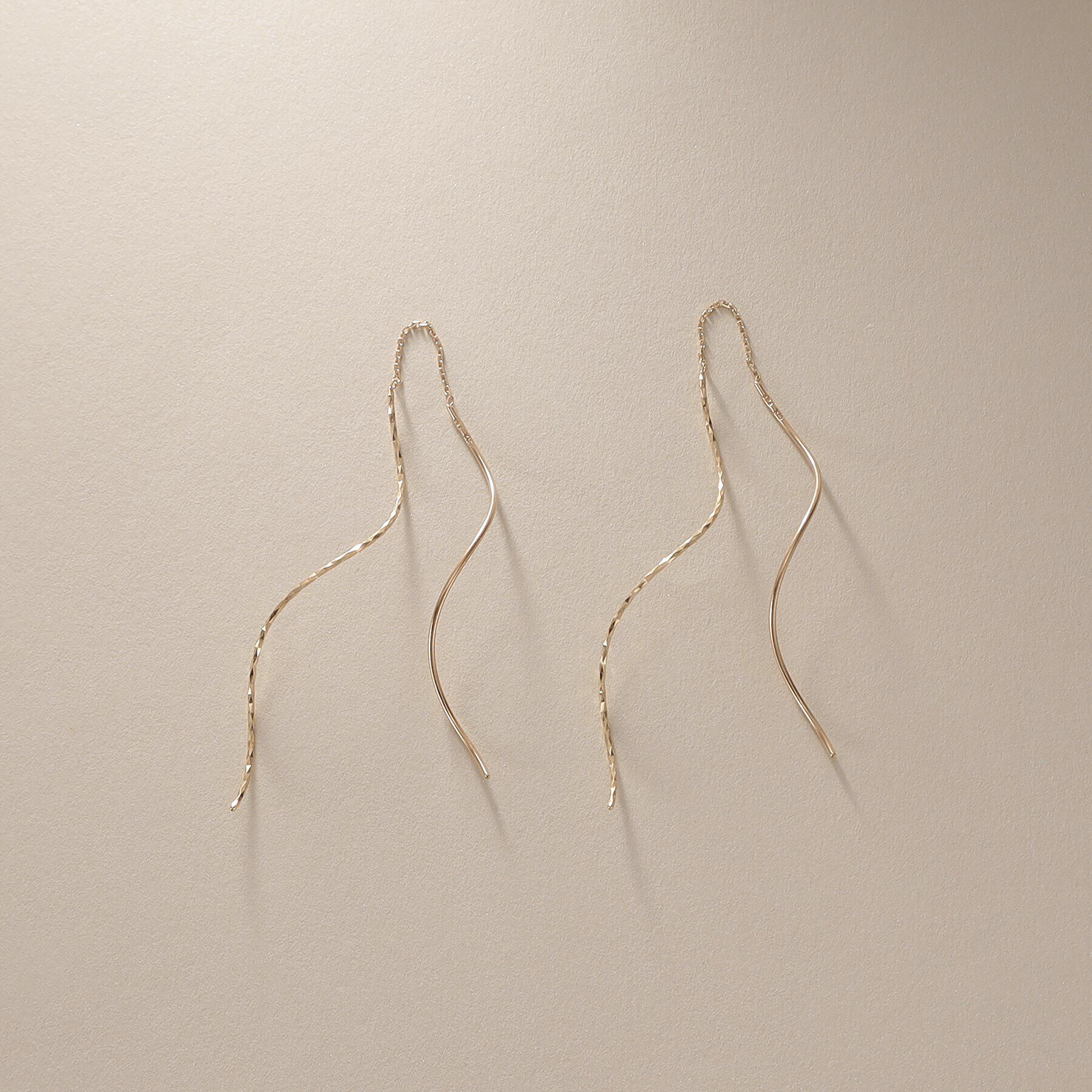 COCOSHNIK「K10ポリッシュ&times;ミラーカット S字ライン チェーンピアス」|ピアス|