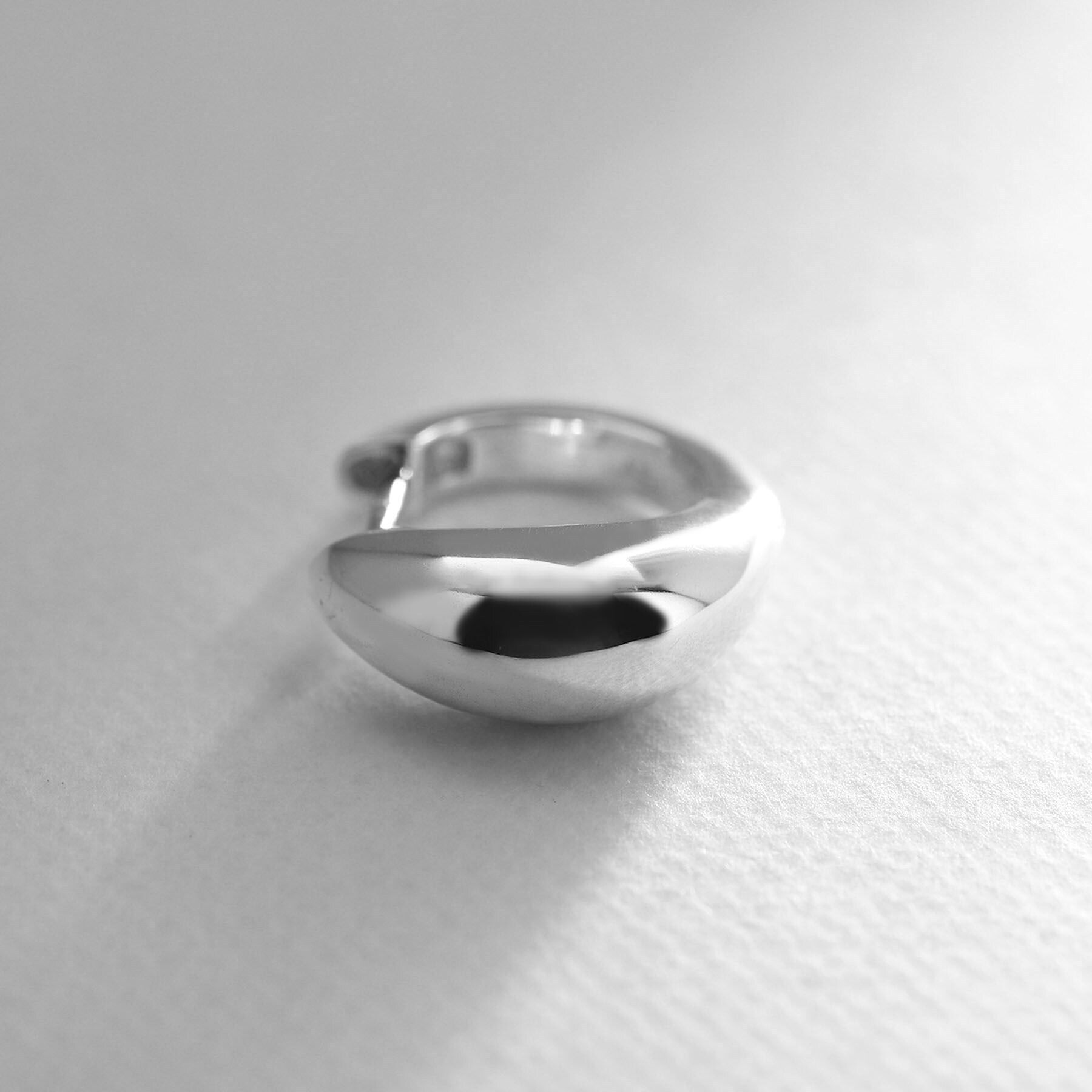 COCOSHNIK ONKITSCH「シルバー ハギーフープ マーキスピアス」|ピアス|