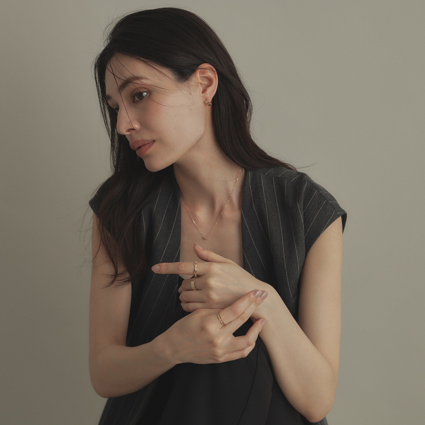 COCOSHNIK「K10ダイヤモンド グルーブフープ スタッドピアス」|ピアス|