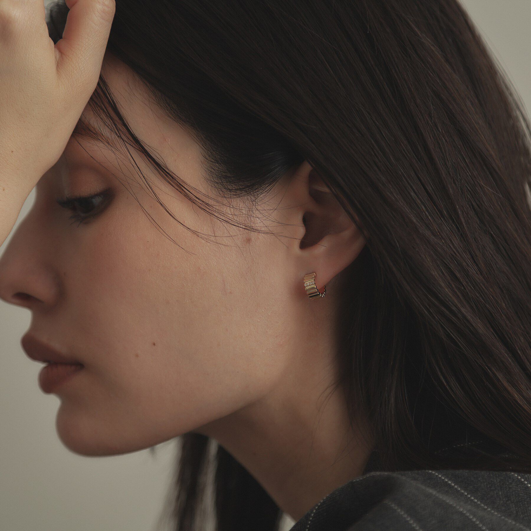 COCOSHNIK「K10ダイヤモンド グルーブフープ スタッドピアス」|ピアス|