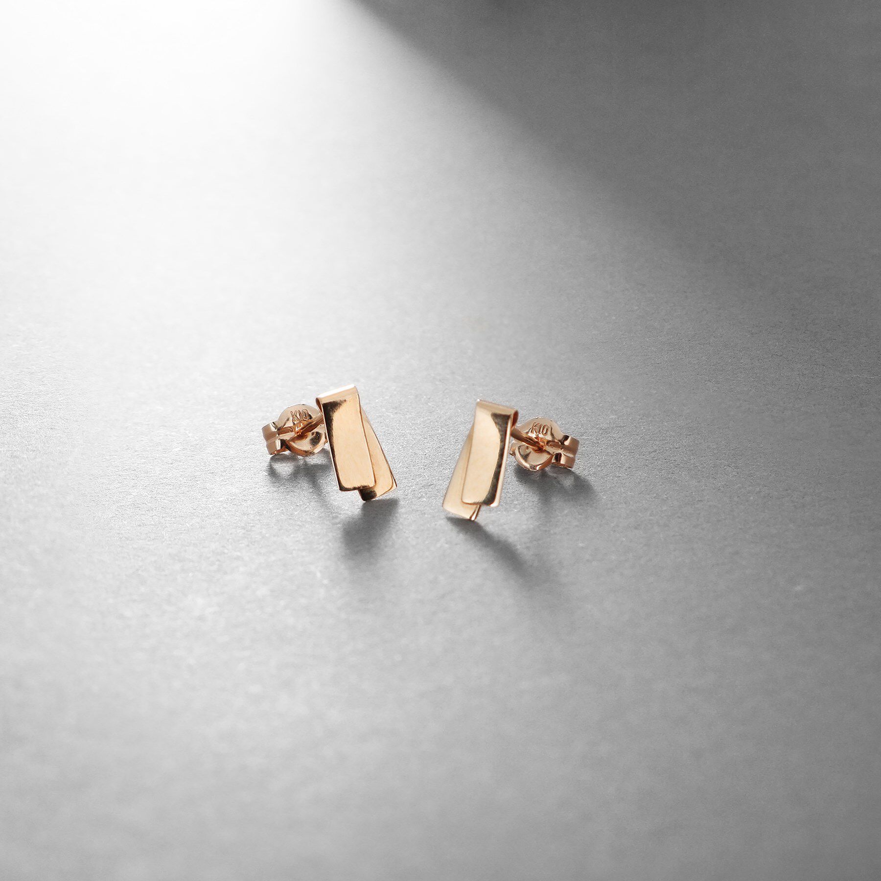 COCOSHNIK ONKITSCH「K10フラップリボンピアス」|ピアス|