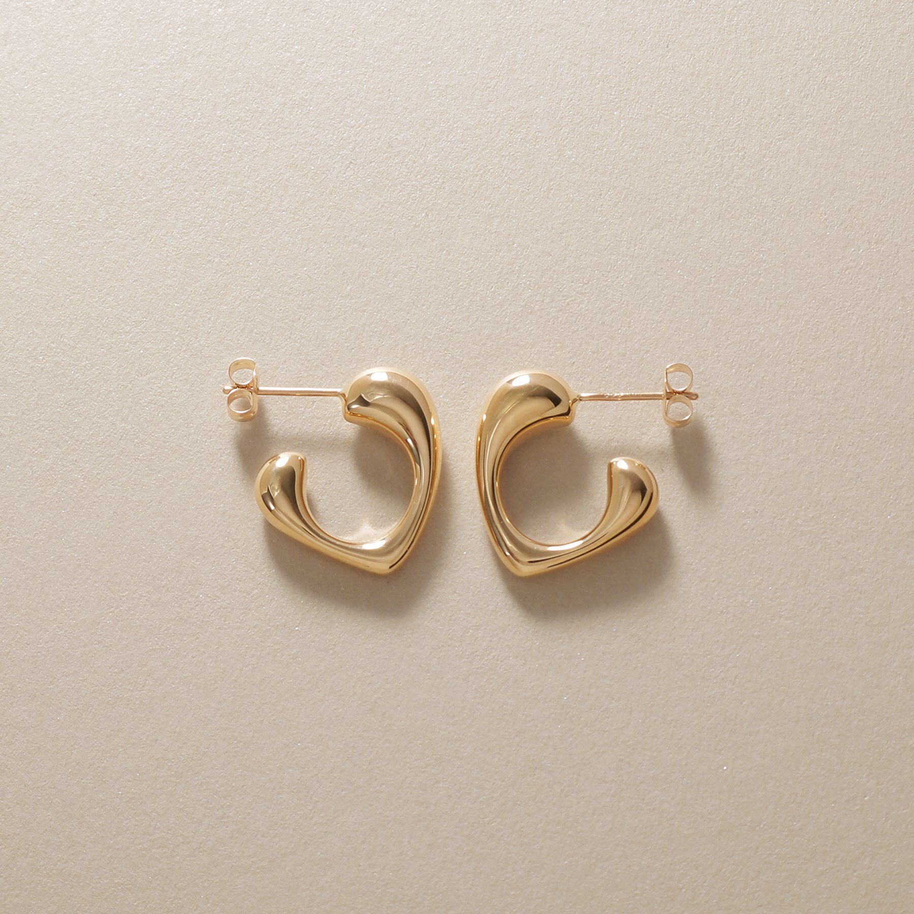 COCOSHNIK「K10中空ラウンデッドシェイプフープ スタッドピアス」|ピアス|